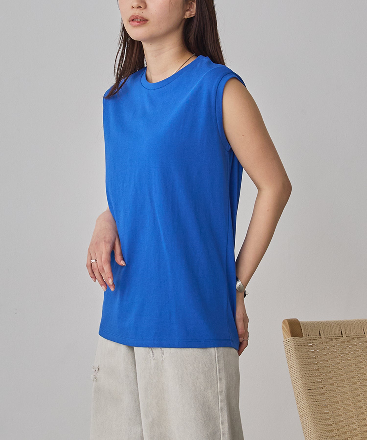 BASIC SLEEVELESS TOP