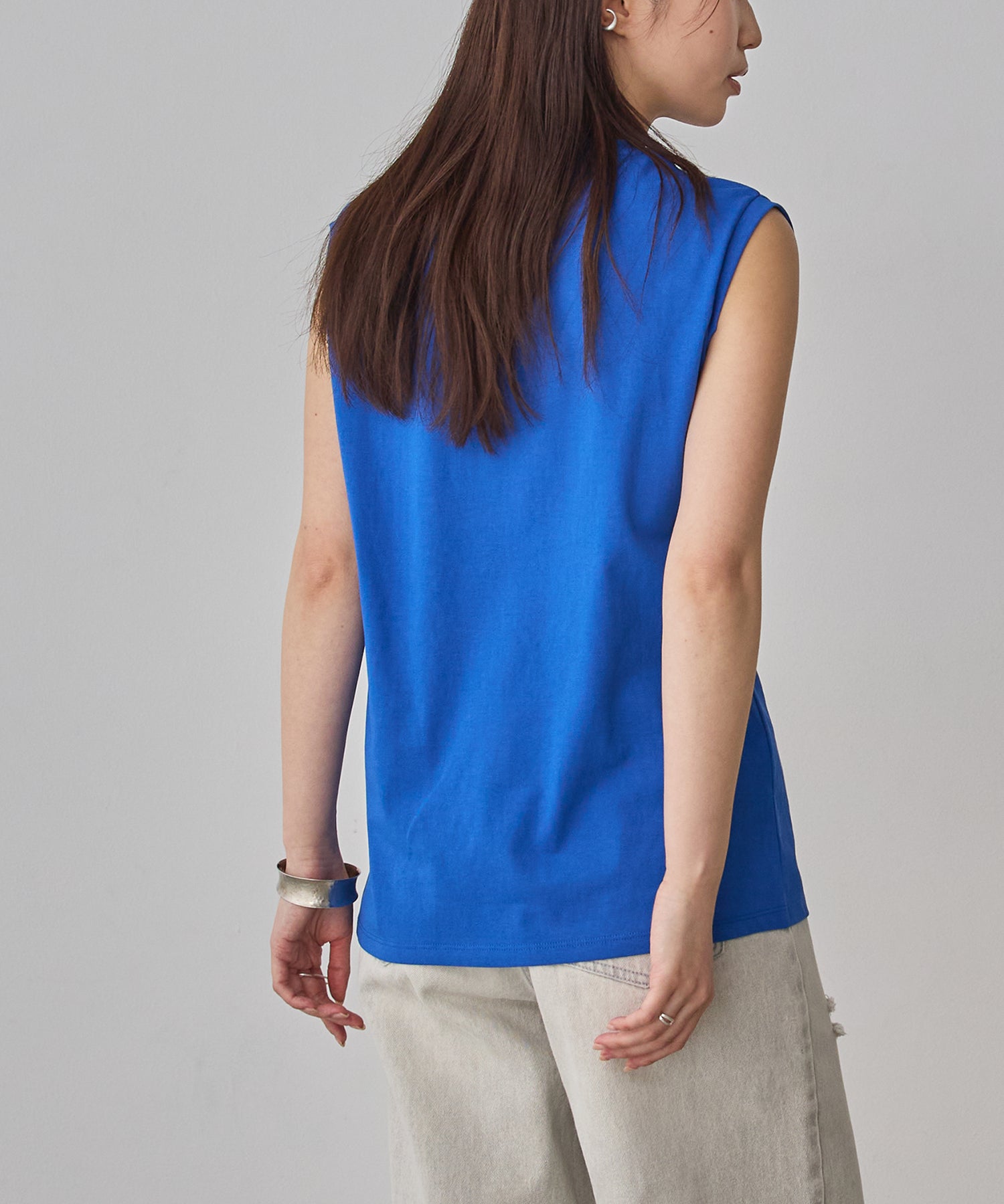 BASIC SLEEVELESS TOP