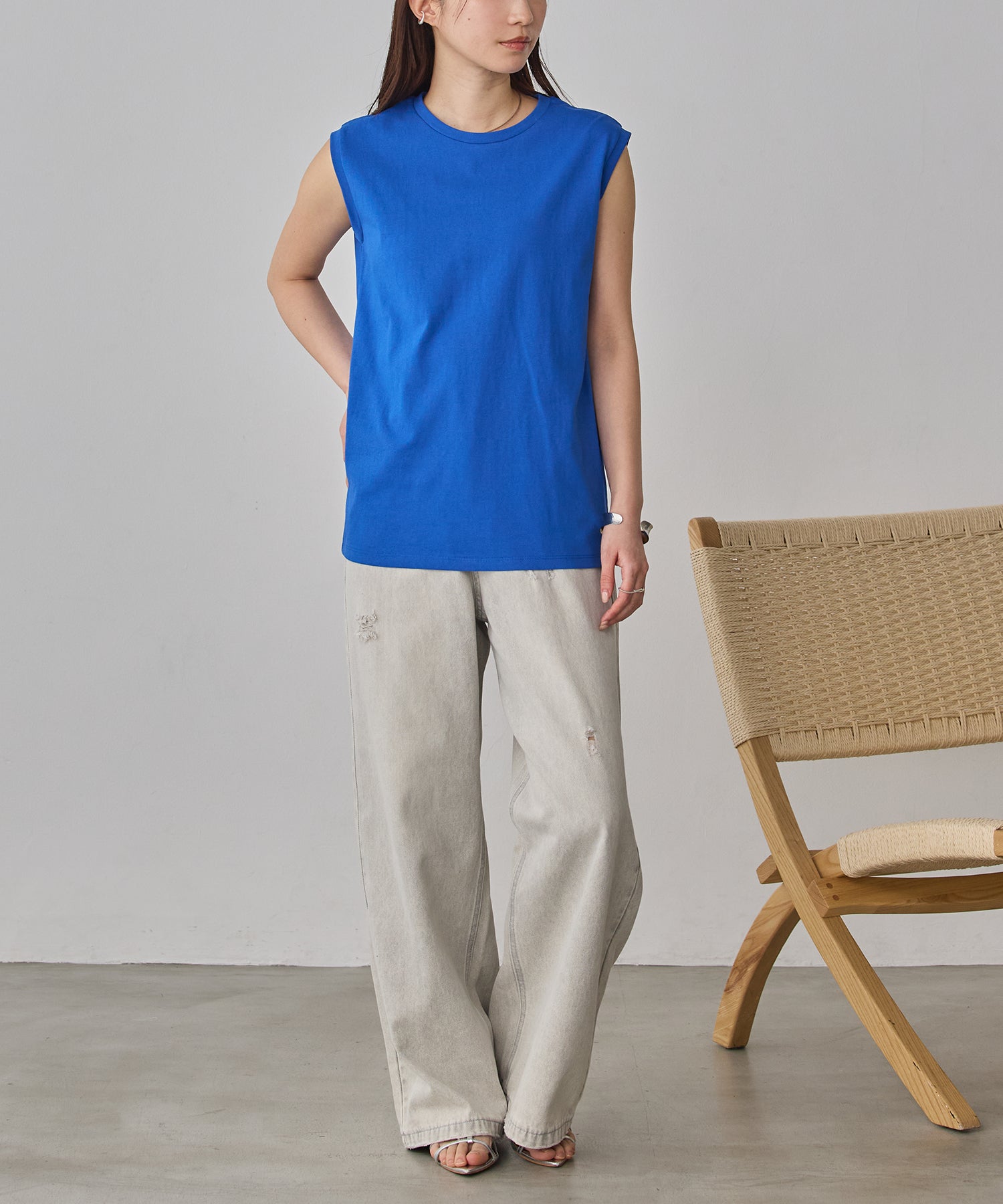 BASIC SLEEVELESS TOP