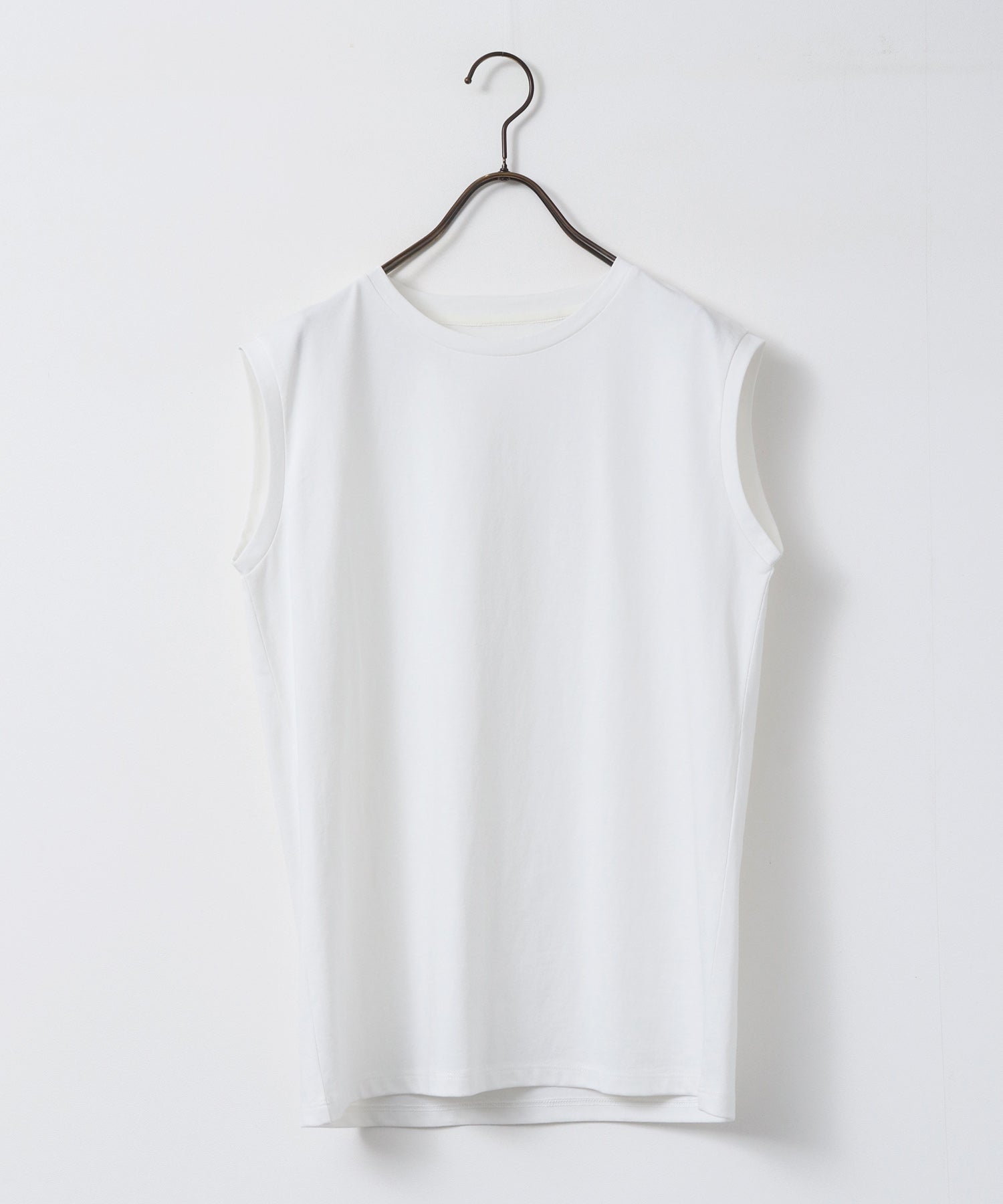 BASIC SLEEVELESS TOP