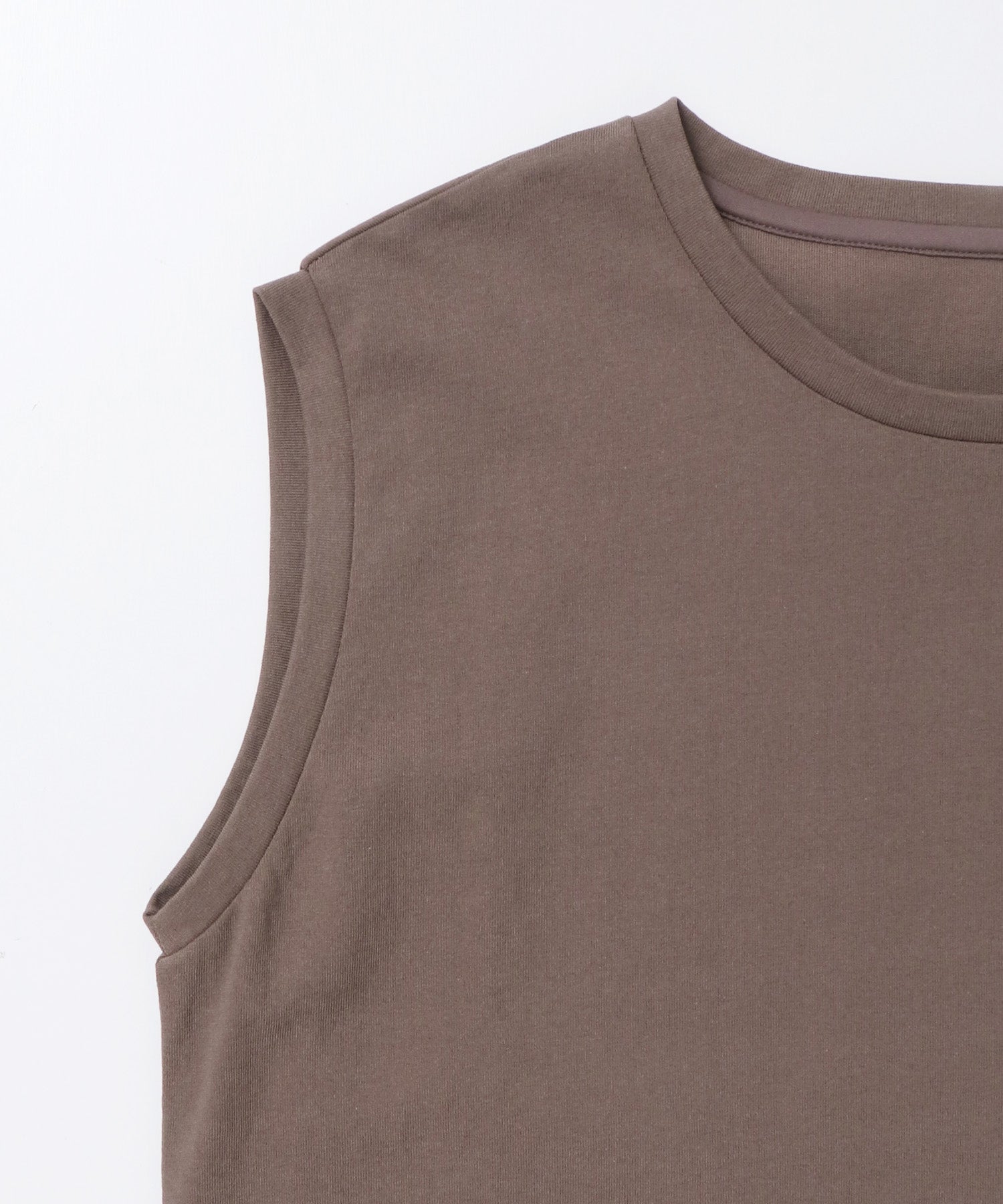 BASIC SLEEVELESS TOP