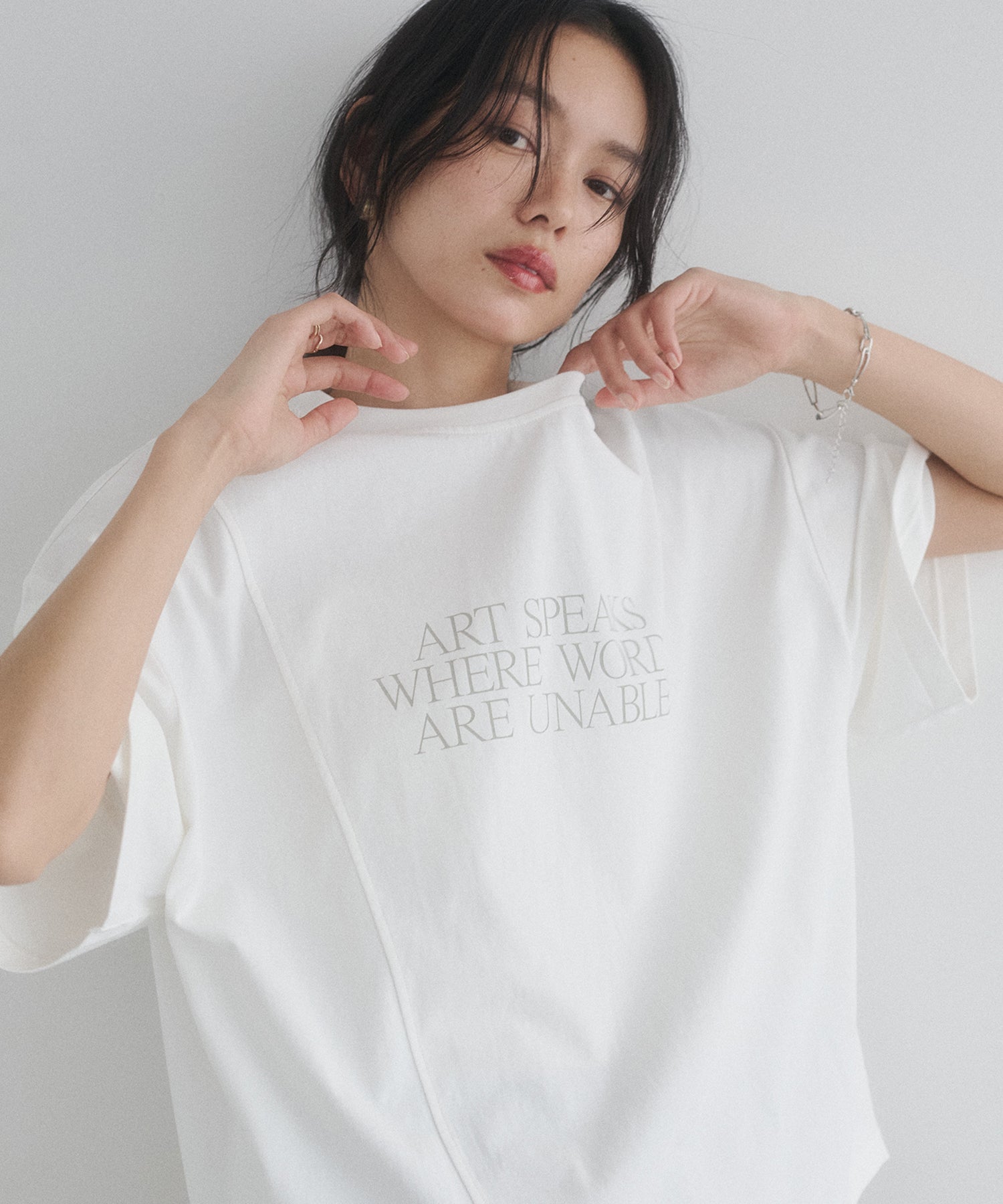 USA COTTON ASYMMETRICAL LOGO T-SHIRT