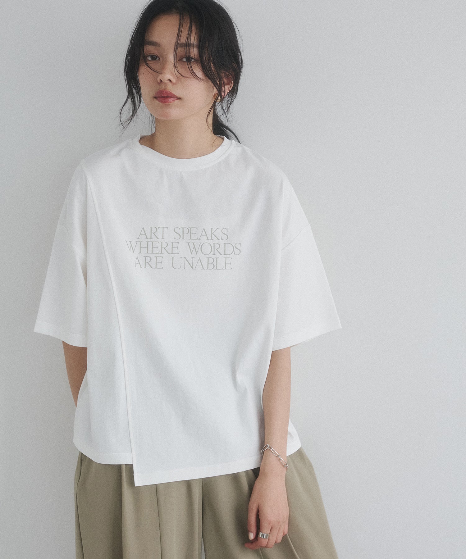 USA COTTON ASYMMETRICAL LOGO T-SHIRT
