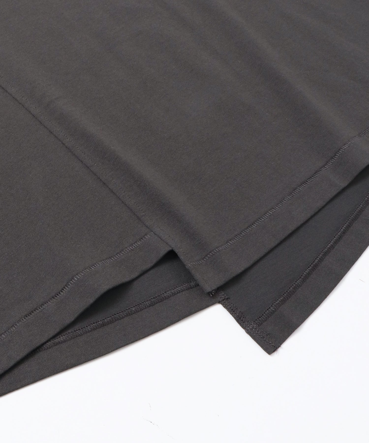 USA COTTON ASYMMETRICAL LOGO T-SHIRT