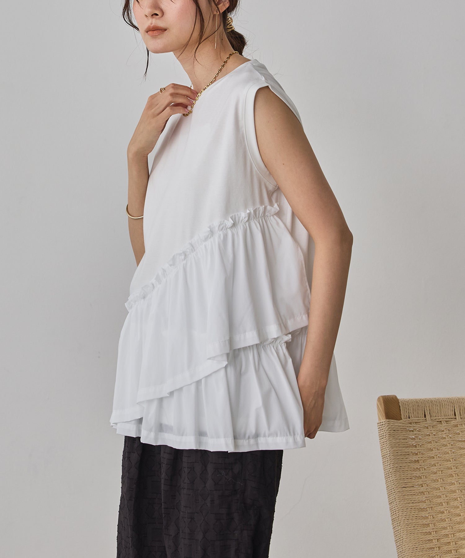 COMPACT SMOOTH ASYMMETRICAL RUFFLE TOP