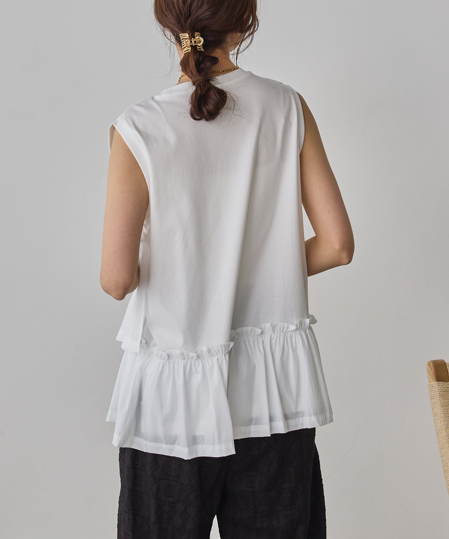 COMPACT SMOOTH ASYMMETRICAL RUFFLE TOP