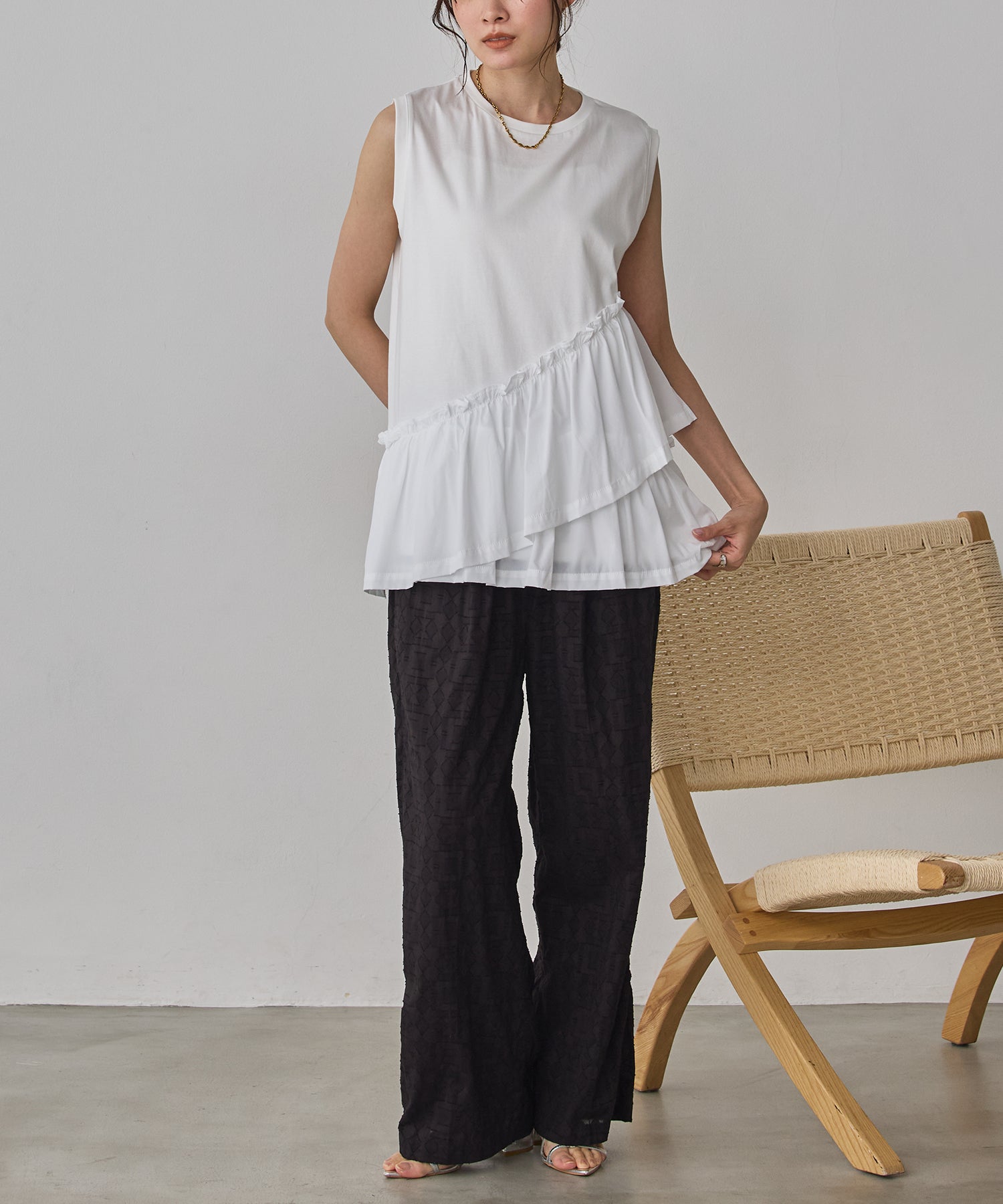 COMPACT SMOOTH ASYMMETRICAL RUFFLE TOP