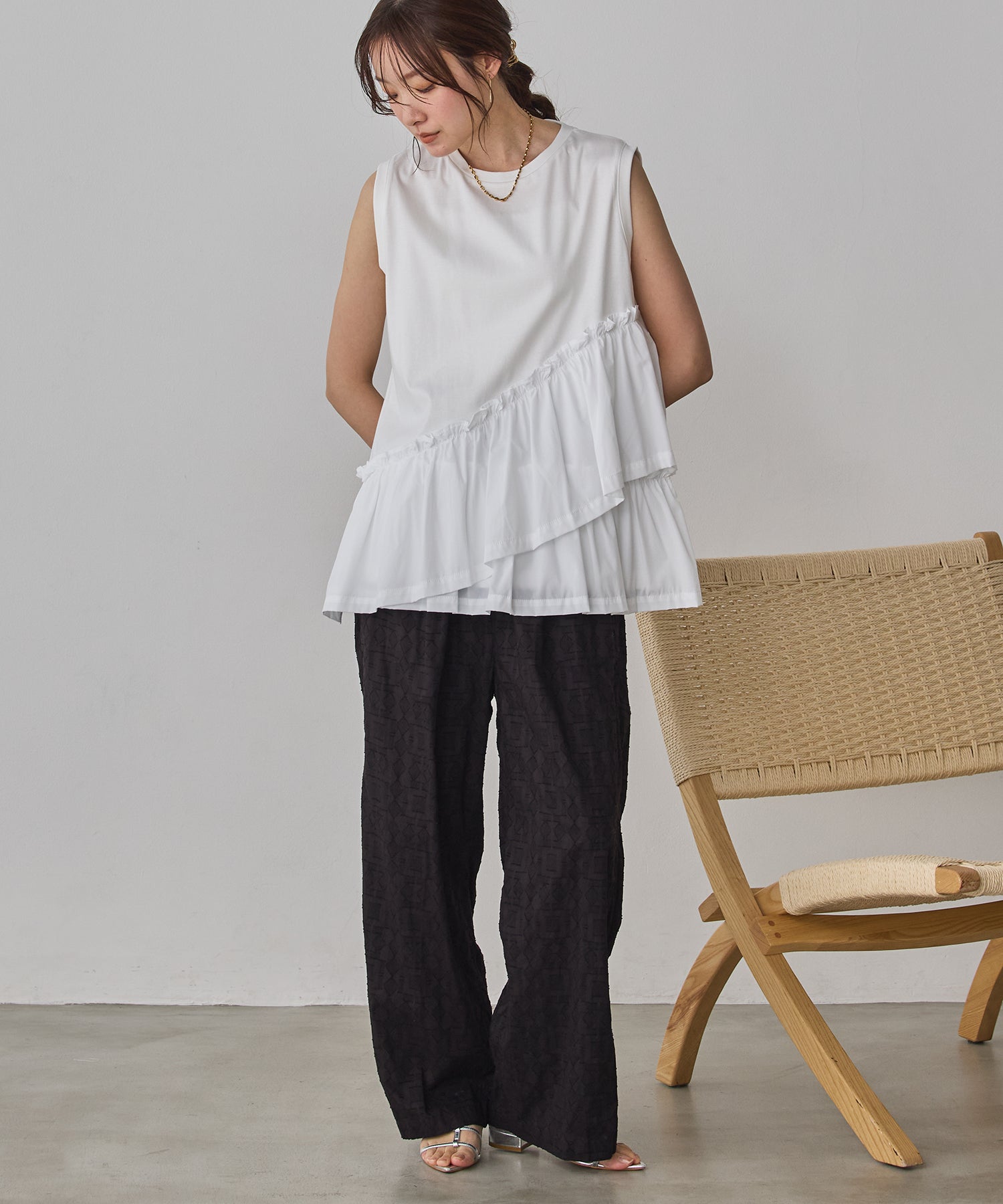 COMPACT SMOOTH ASYMMETRICAL RUFFLE TOP
