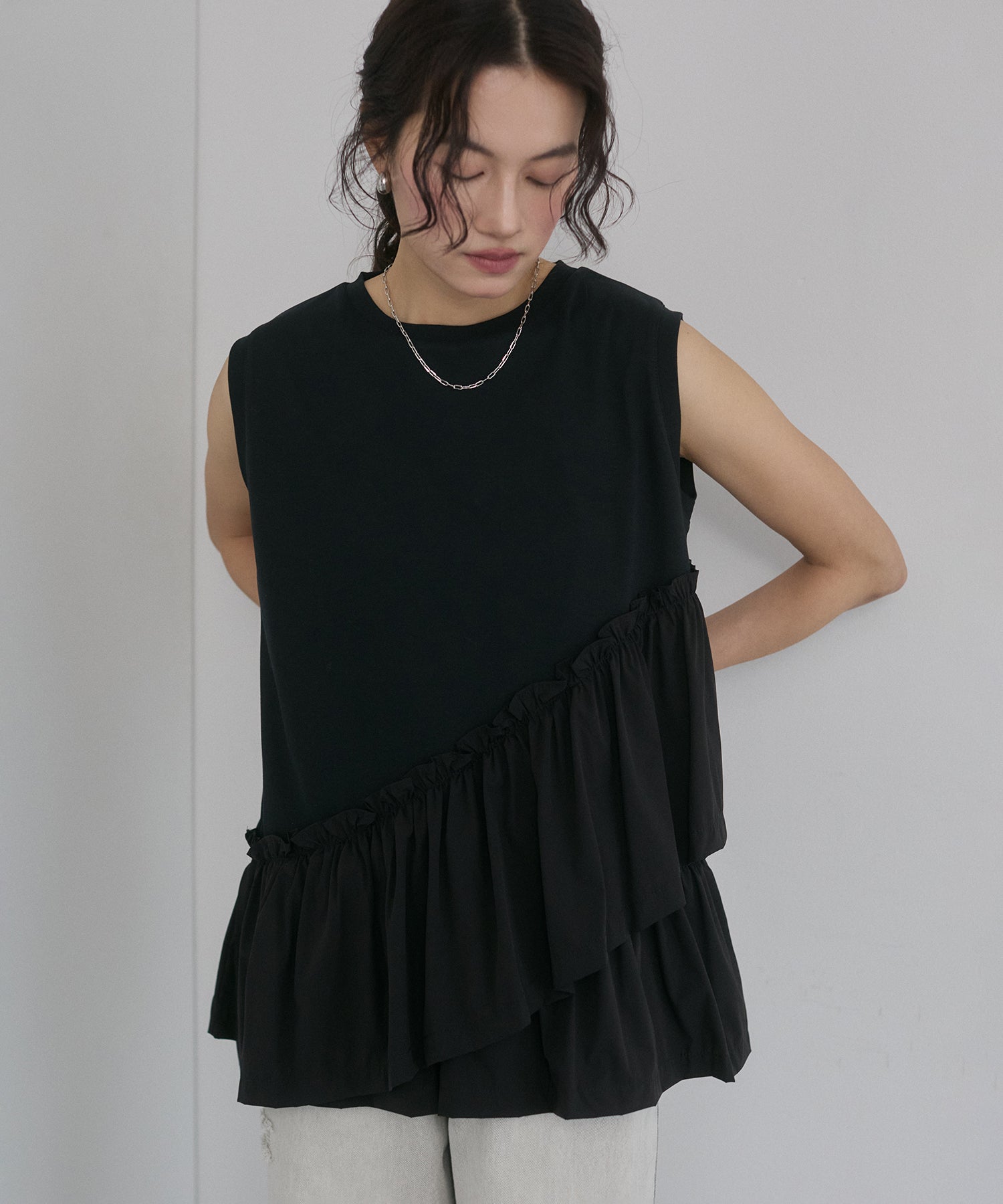 COMPACT SMOOTH ASYMMETRICAL RUFFLE TOP