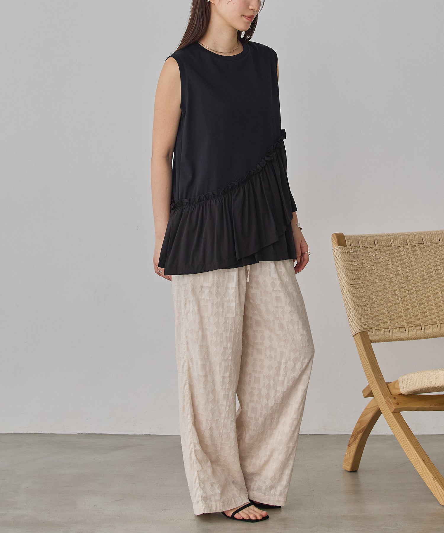 COMPACT SMOOTH ASYMMETRICAL RUFFLE TOP