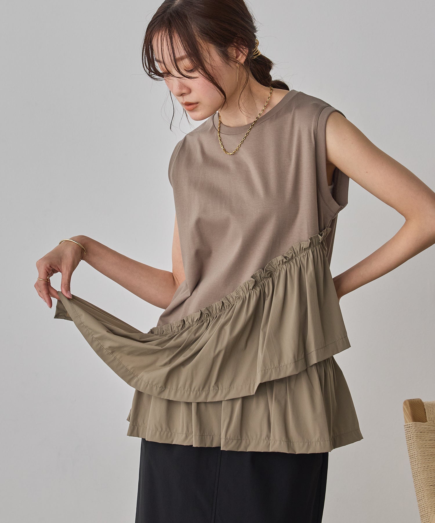 COMPACT SMOOTH ASYMMETRICAL RUFFLE TOP