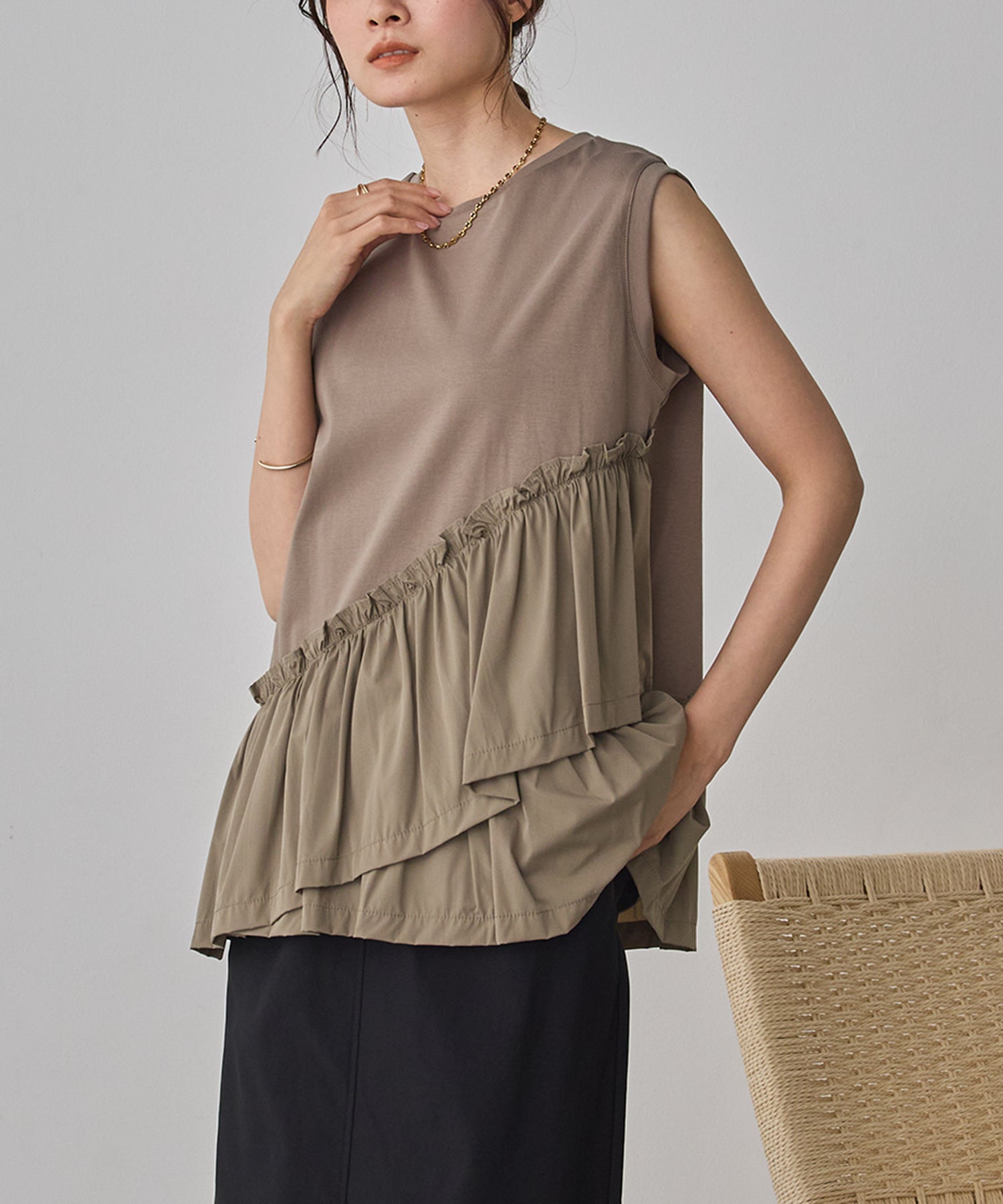 COMPACT SMOOTH ASYMMETRICAL RUFFLE TOP