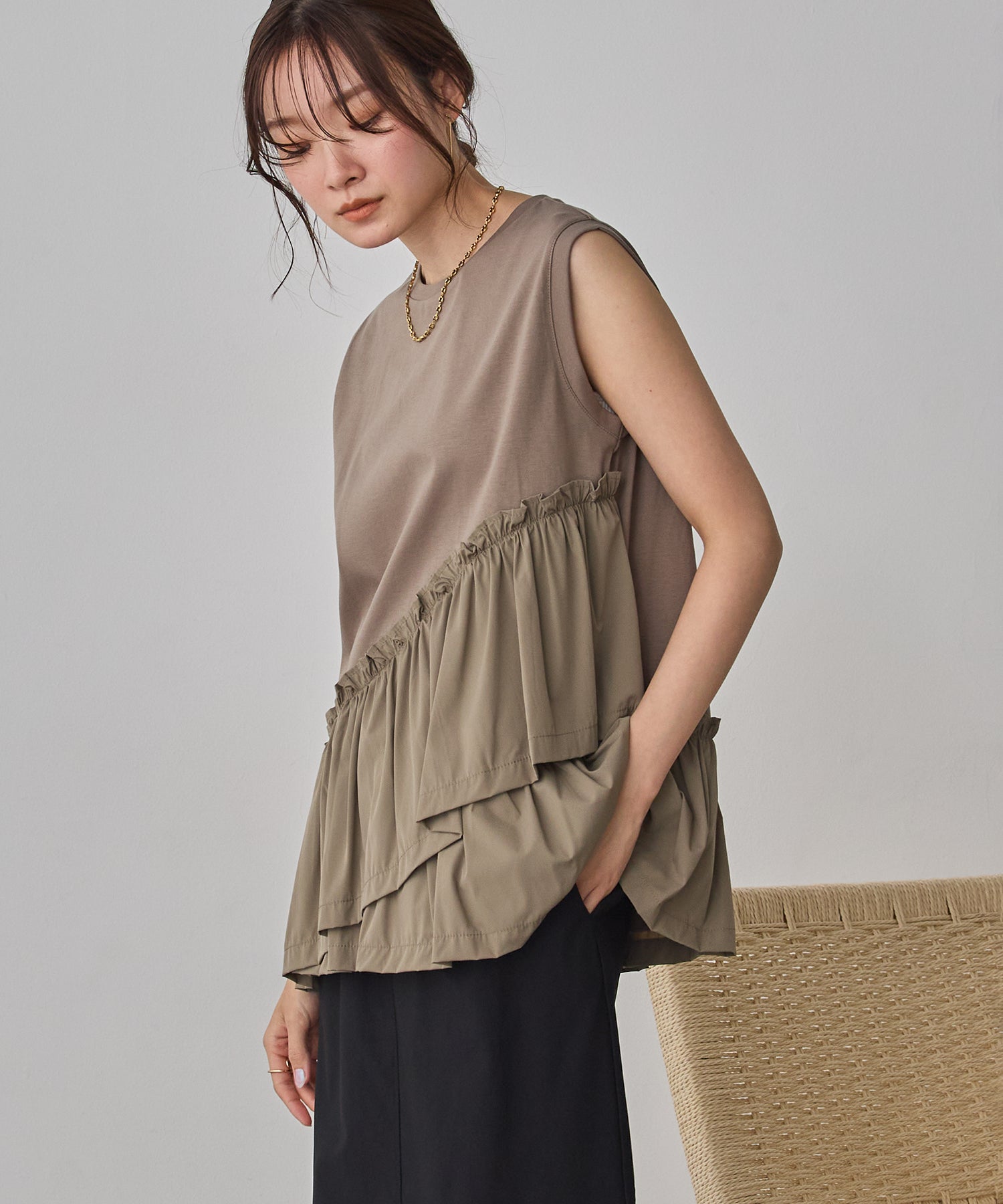 COMPACT SMOOTH ASYMMETRICAL RUFFLE TOP