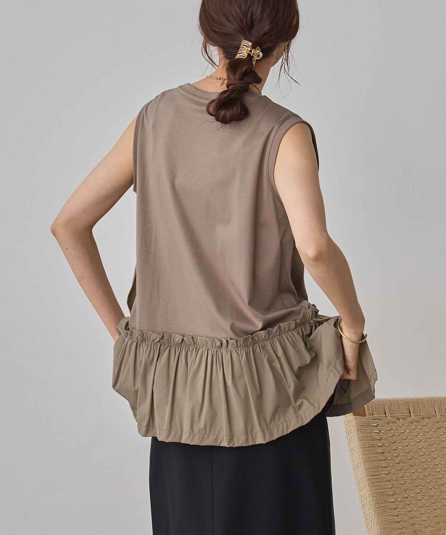 COMPACT SMOOTH ASYMMETRICAL RUFFLE TOP