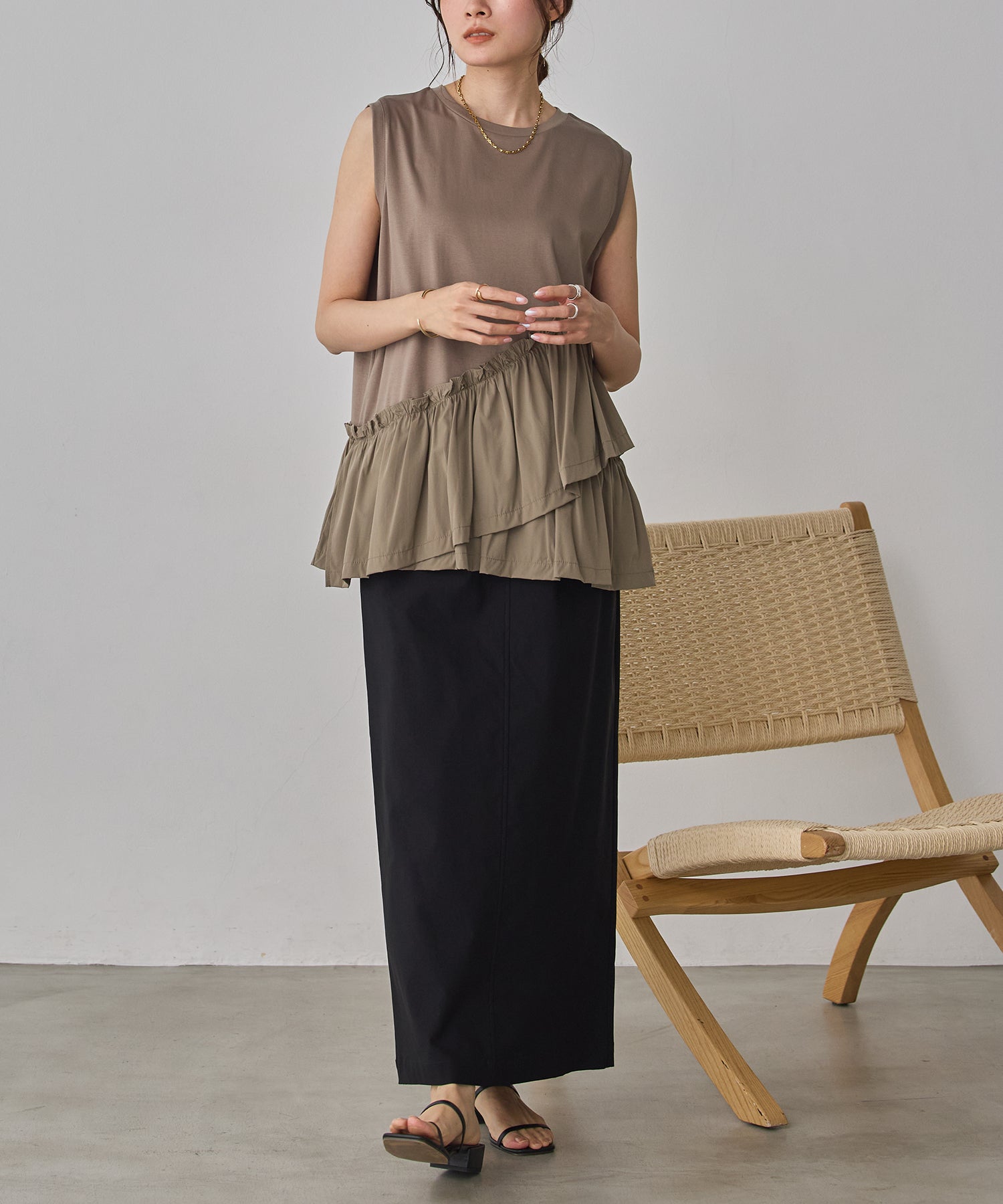 COMPACT SMOOTH ASYMMETRICAL RUFFLE TOP