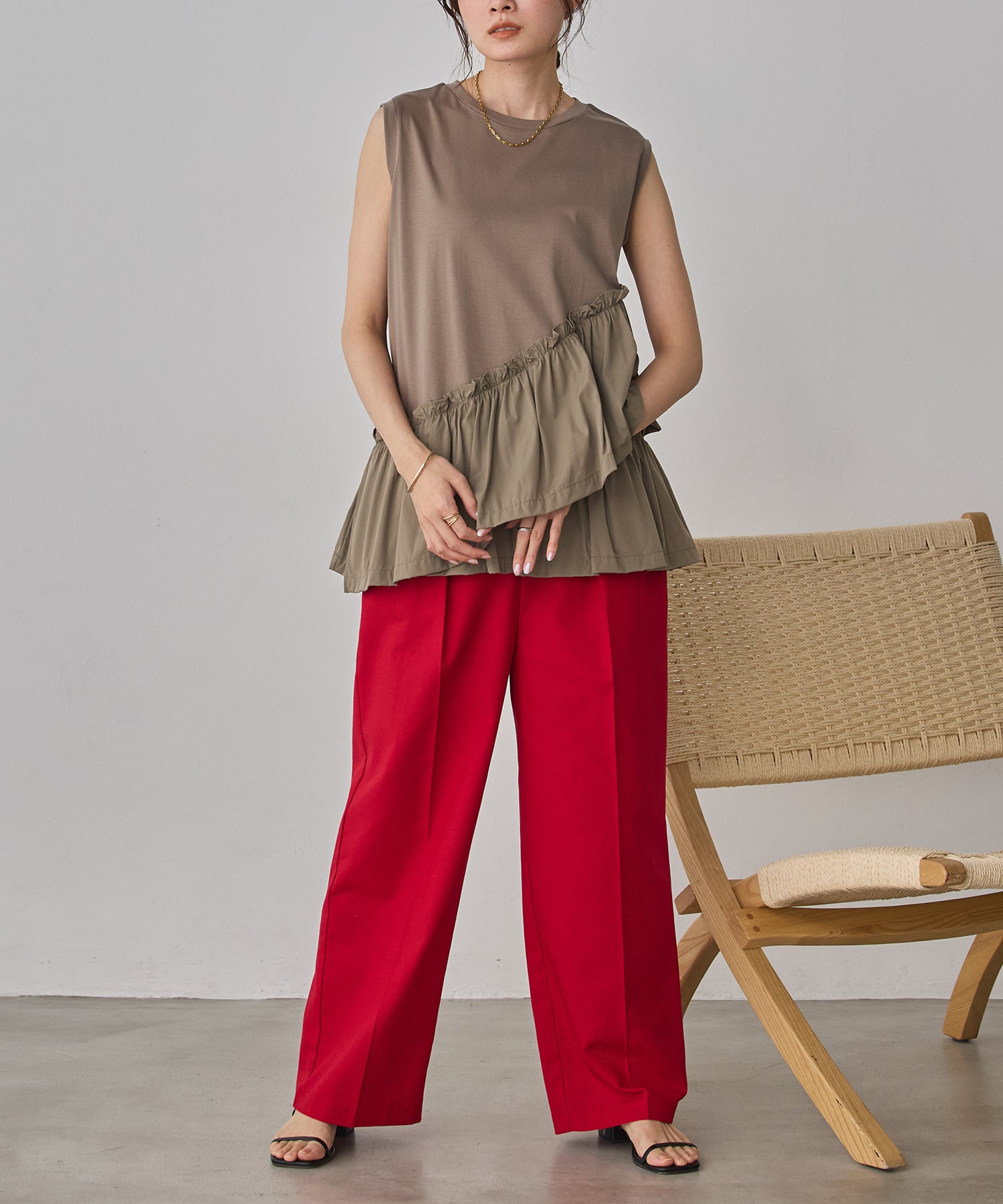 COMPACT SMOOTH ASYMMETRICAL RUFFLE TOP