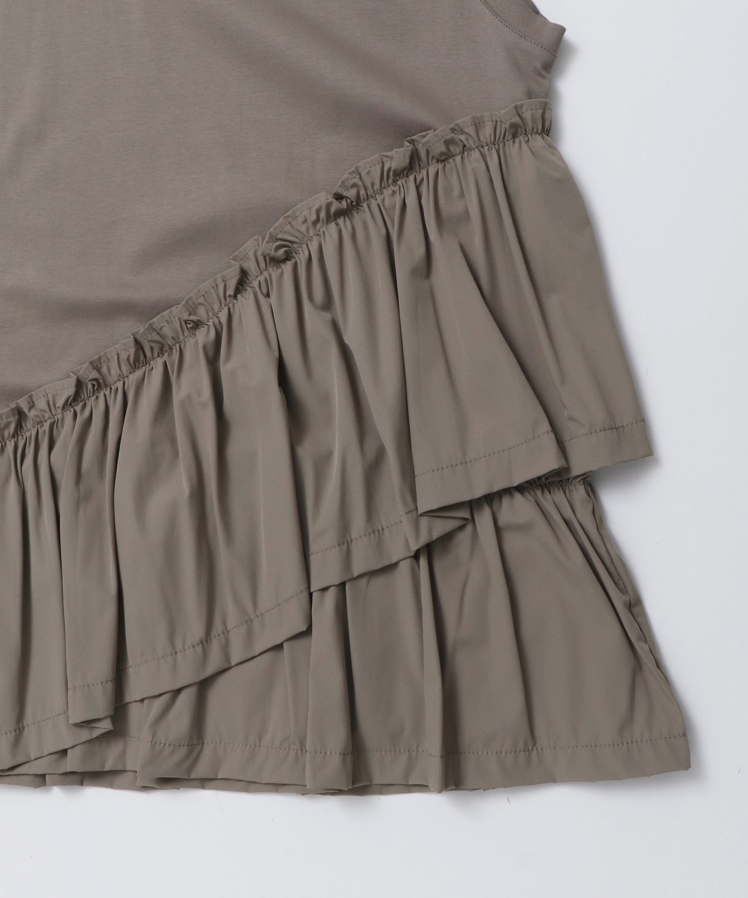 COMPACT SMOOTH ASYMMETRICAL RUFFLE TOP