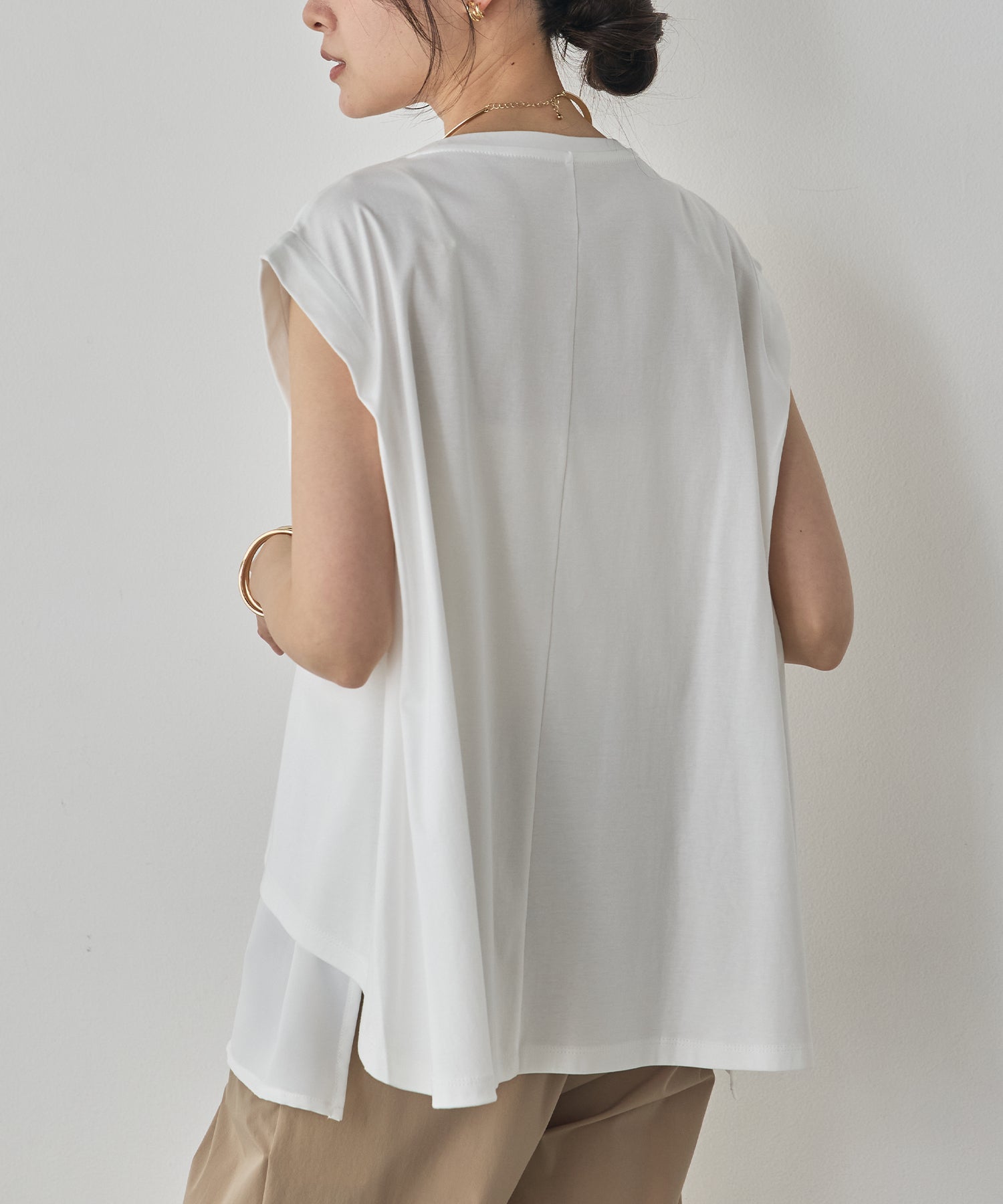 COMPACT SMOOTH LAYERED SLEEVELESS TOPS