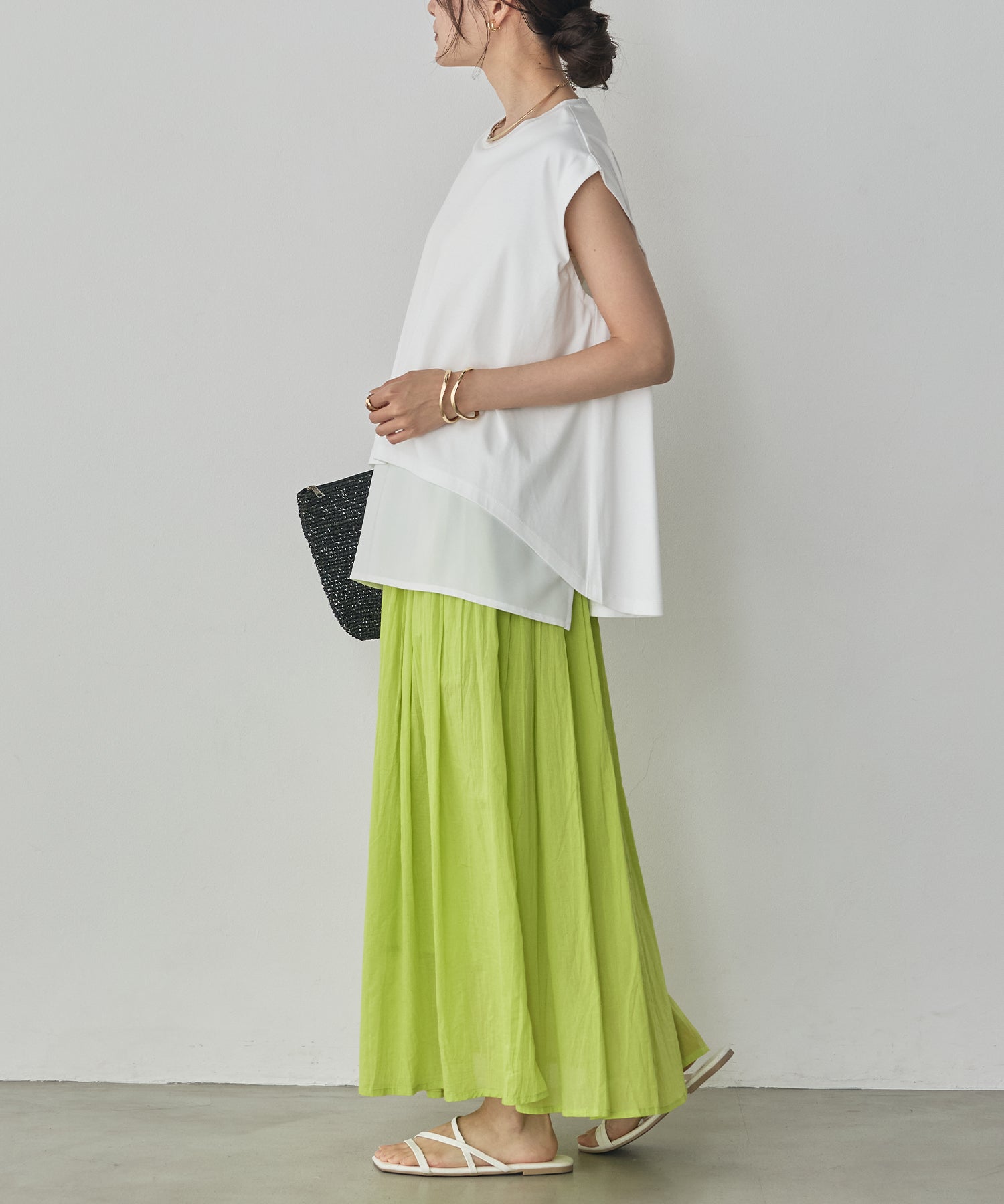 COMPACT SMOOTH LAYERED SLEEVELESS TOPS