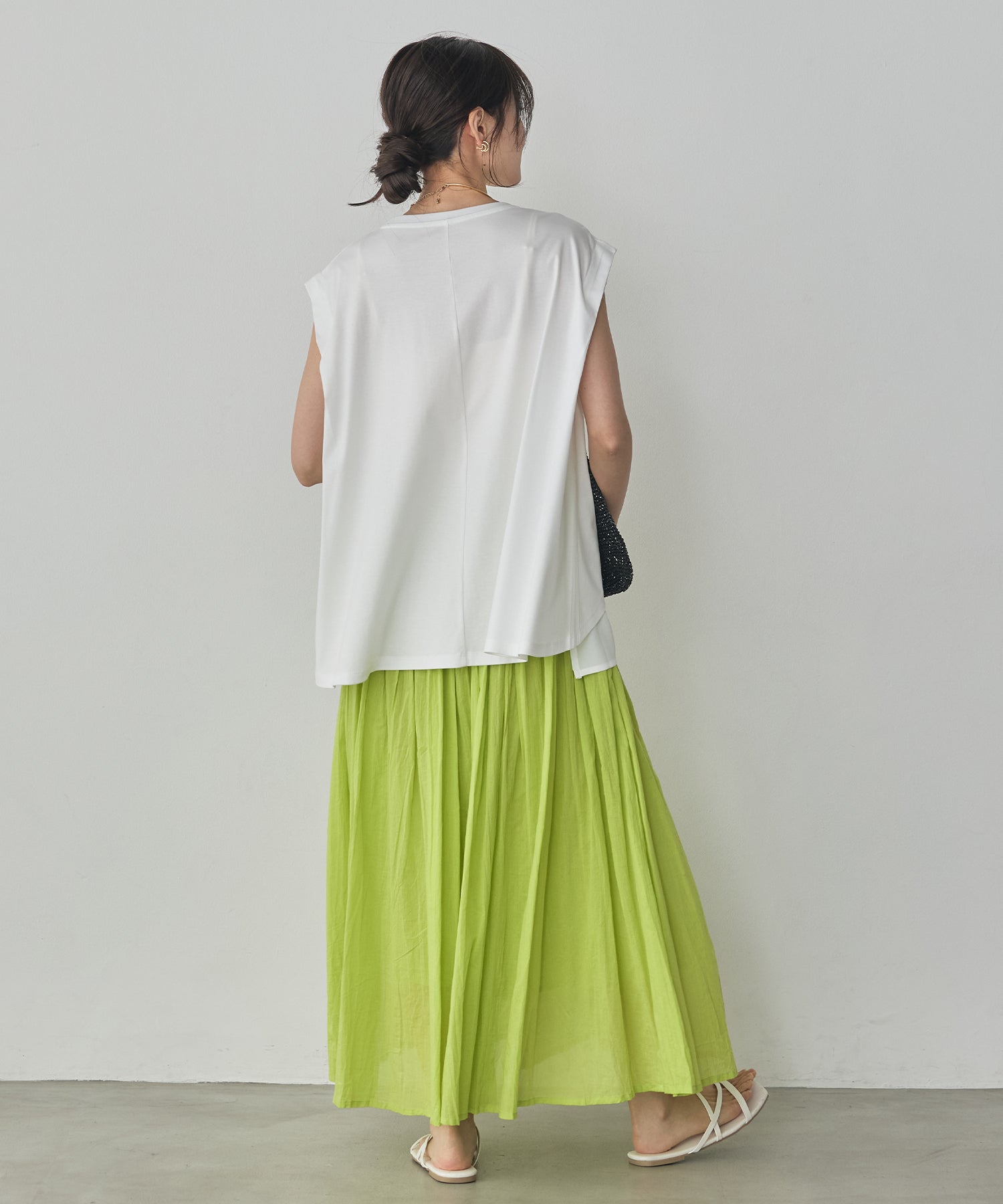 COMPACT SMOOTH LAYERED SLEEVELESS TOPS
