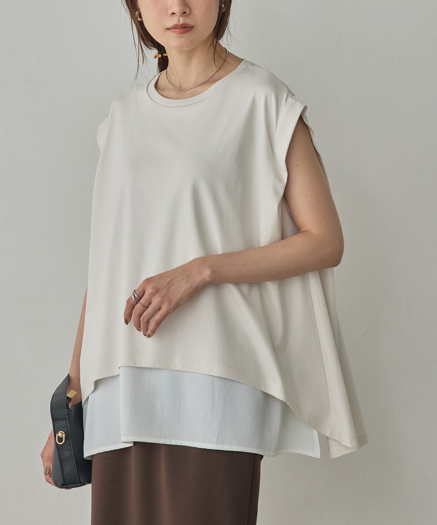 COMPACT SMOOTH LAYERED SLEEVELESS TOPS