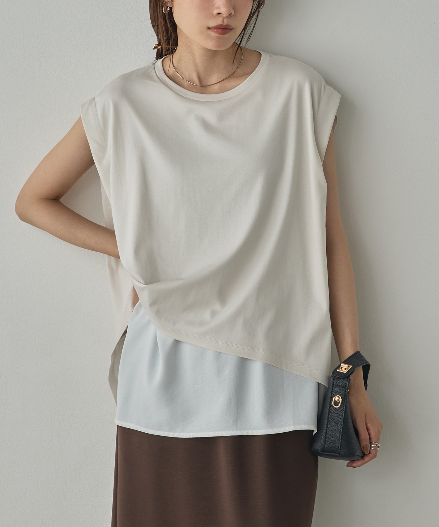 COMPACT SMOOTH LAYERED SLEEVELESS TOPS