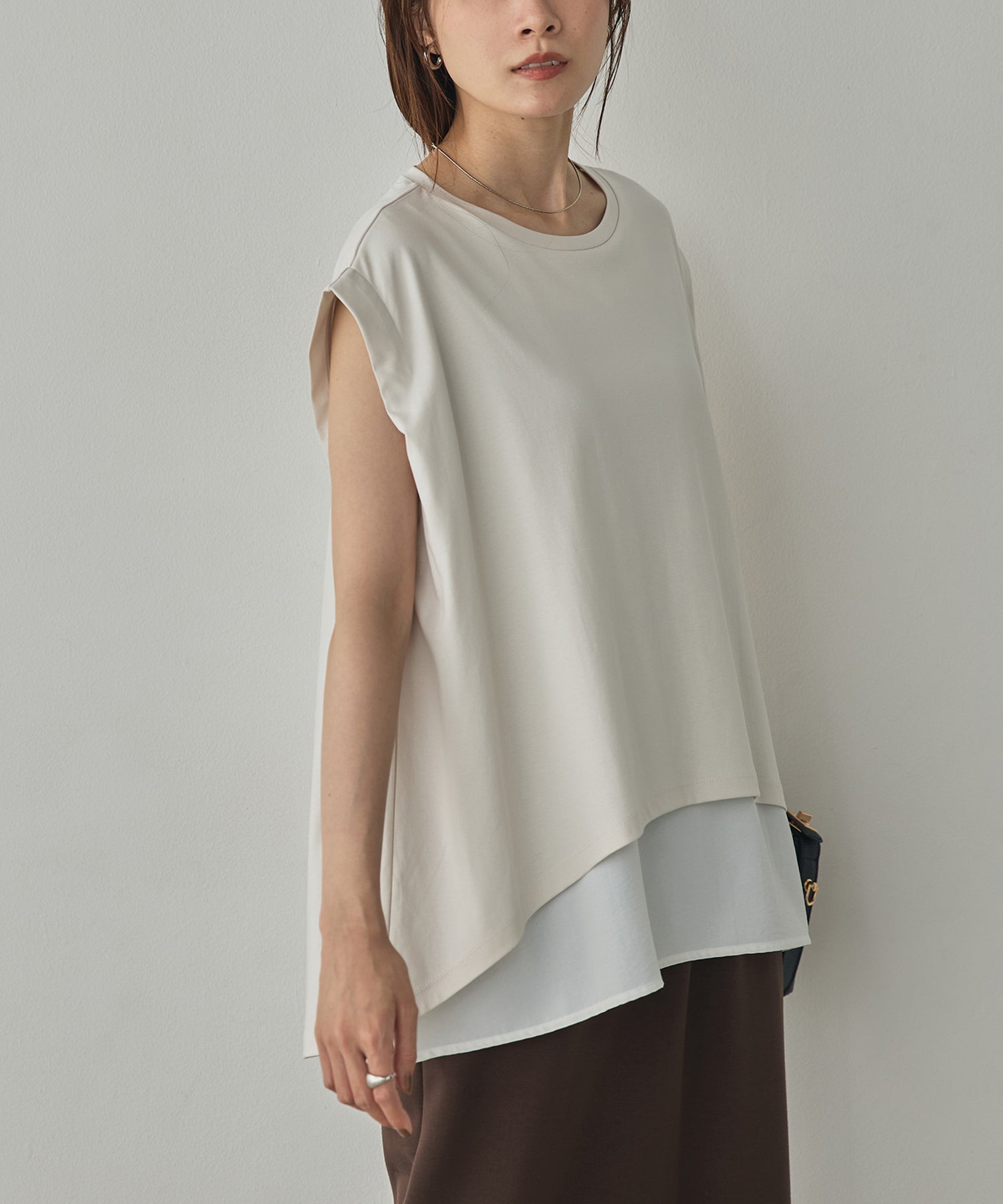 COMPACT SMOOTH LAYERED SLEEVELESS TOPS