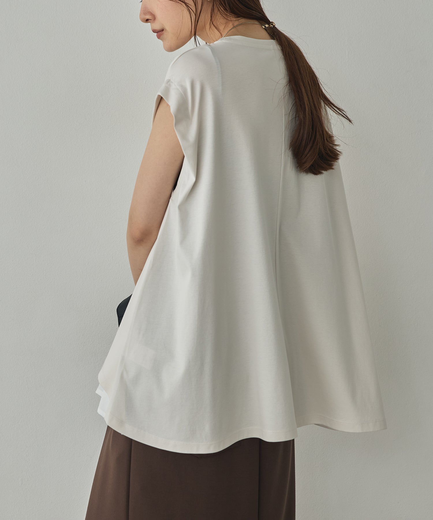 COMPACT SMOOTH LAYERED SLEEVELESS TOPS