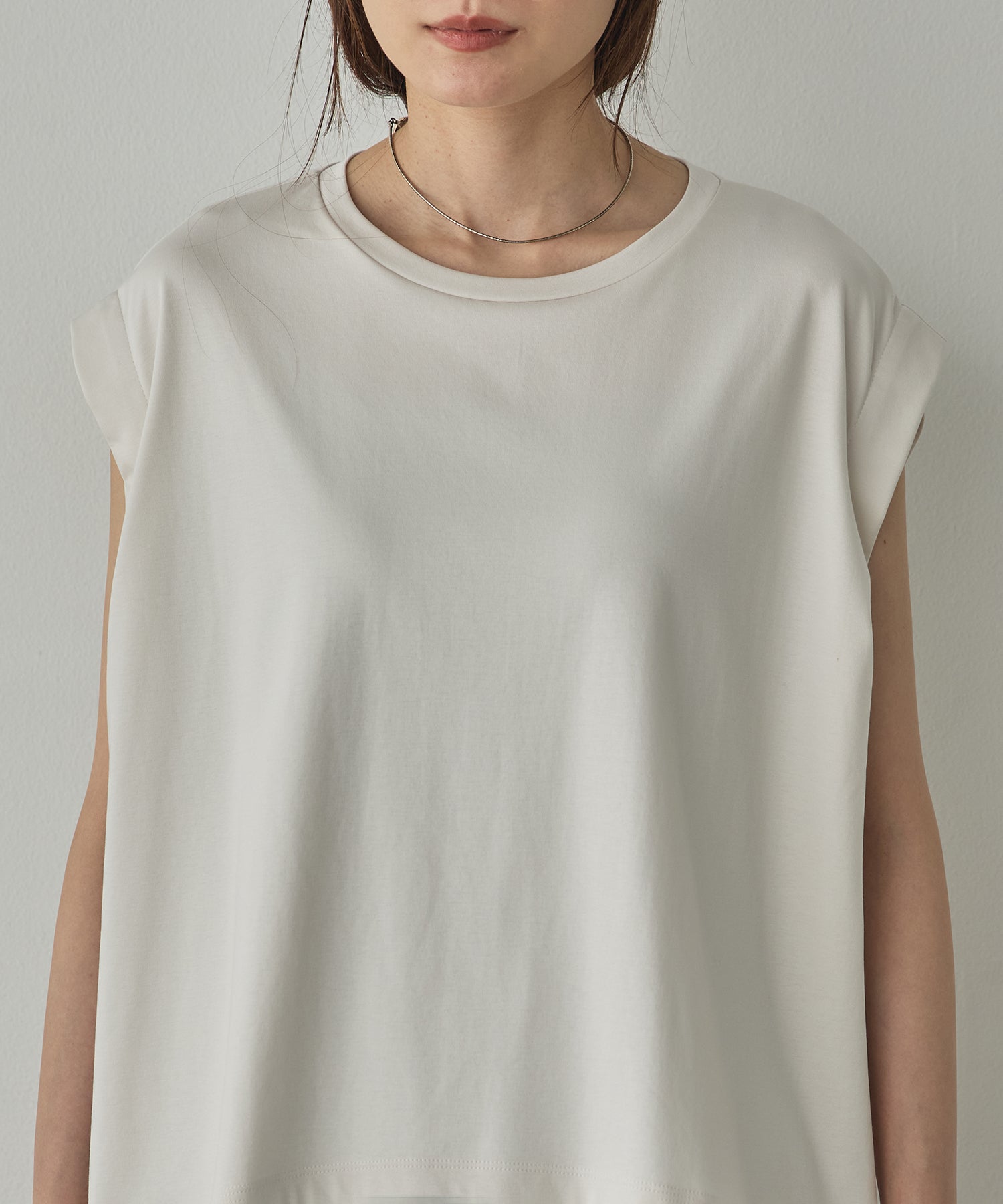 COMPACT SMOOTH LAYERED SLEEVELESS TOPS