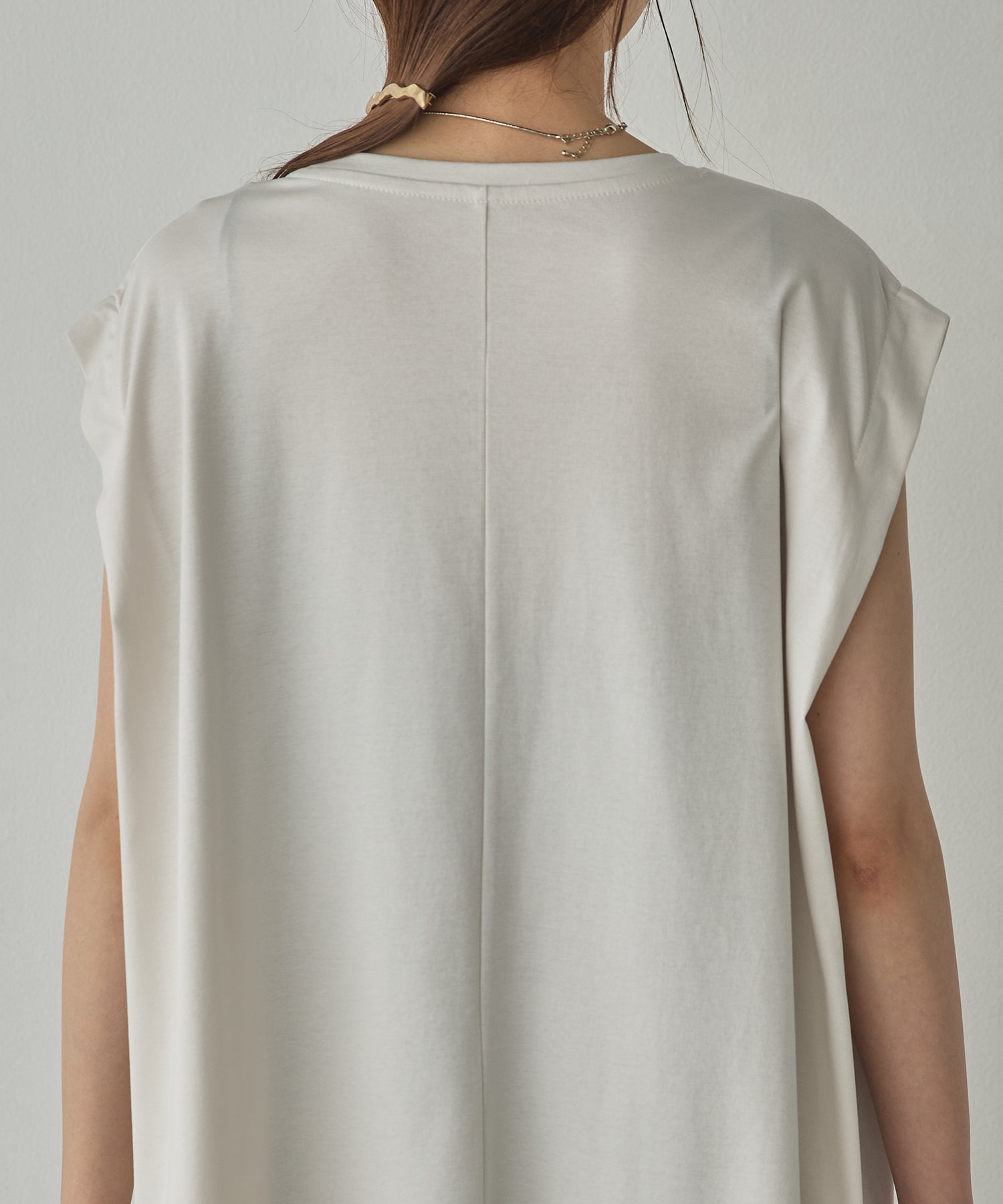 COMPACT SMOOTH LAYERED SLEEVELESS TOPS