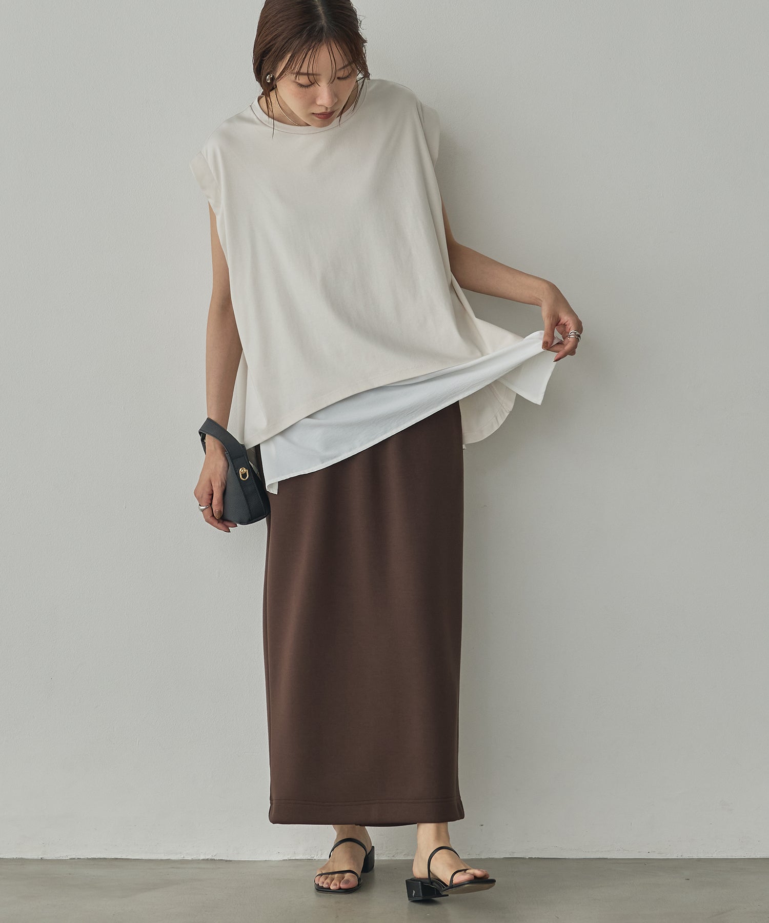 COMPACT SMOOTH LAYERED SLEEVELESS TOPS
