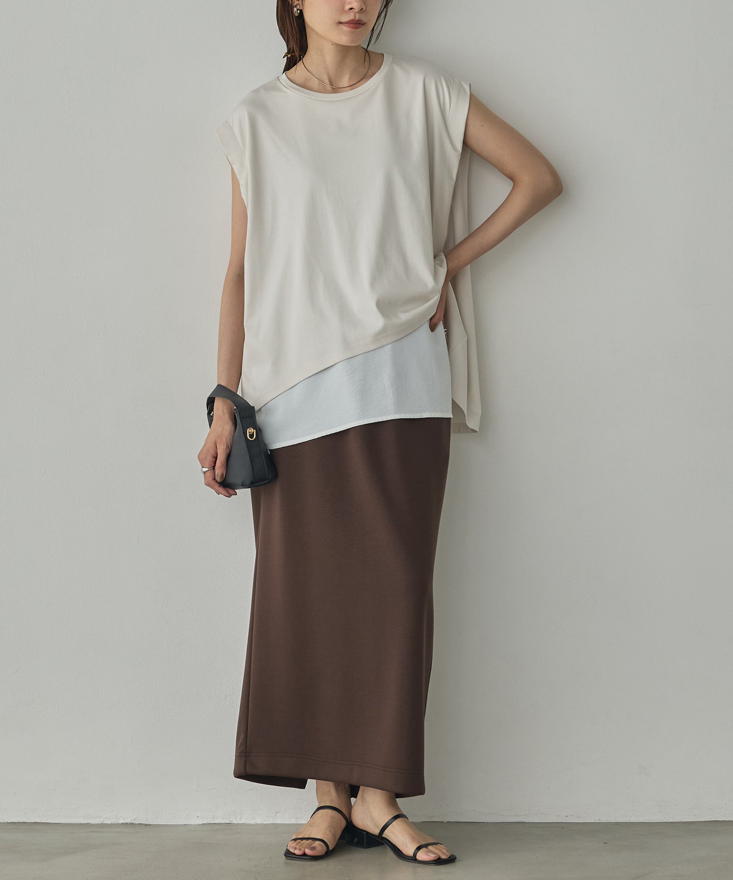 COMPACT SMOOTH LAYERED SLEEVELESS TOPS
