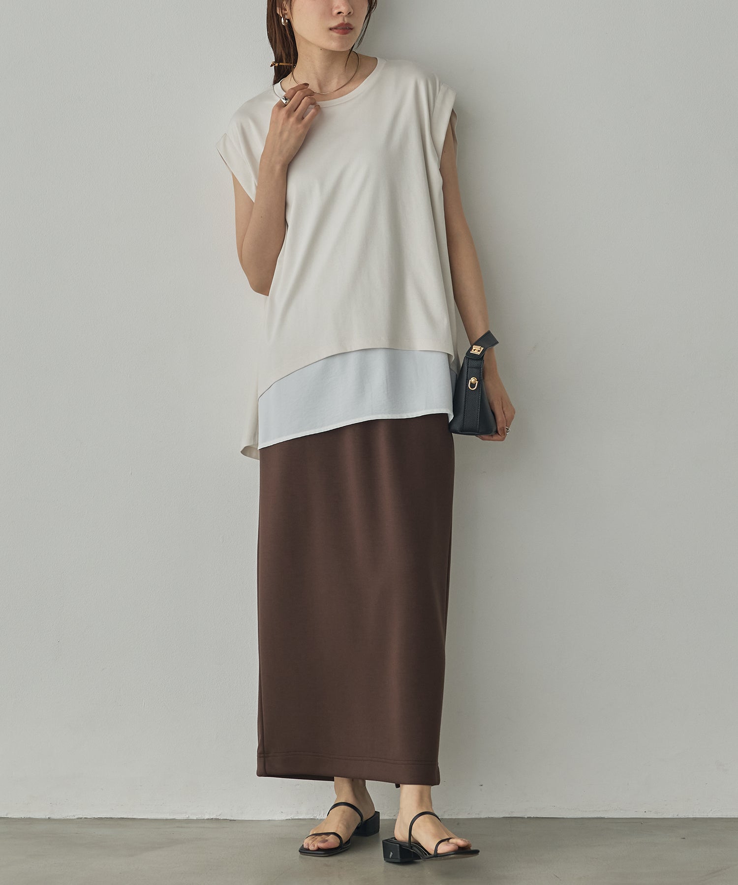 COMPACT SMOOTH LAYERED SLEEVELESS TOPS