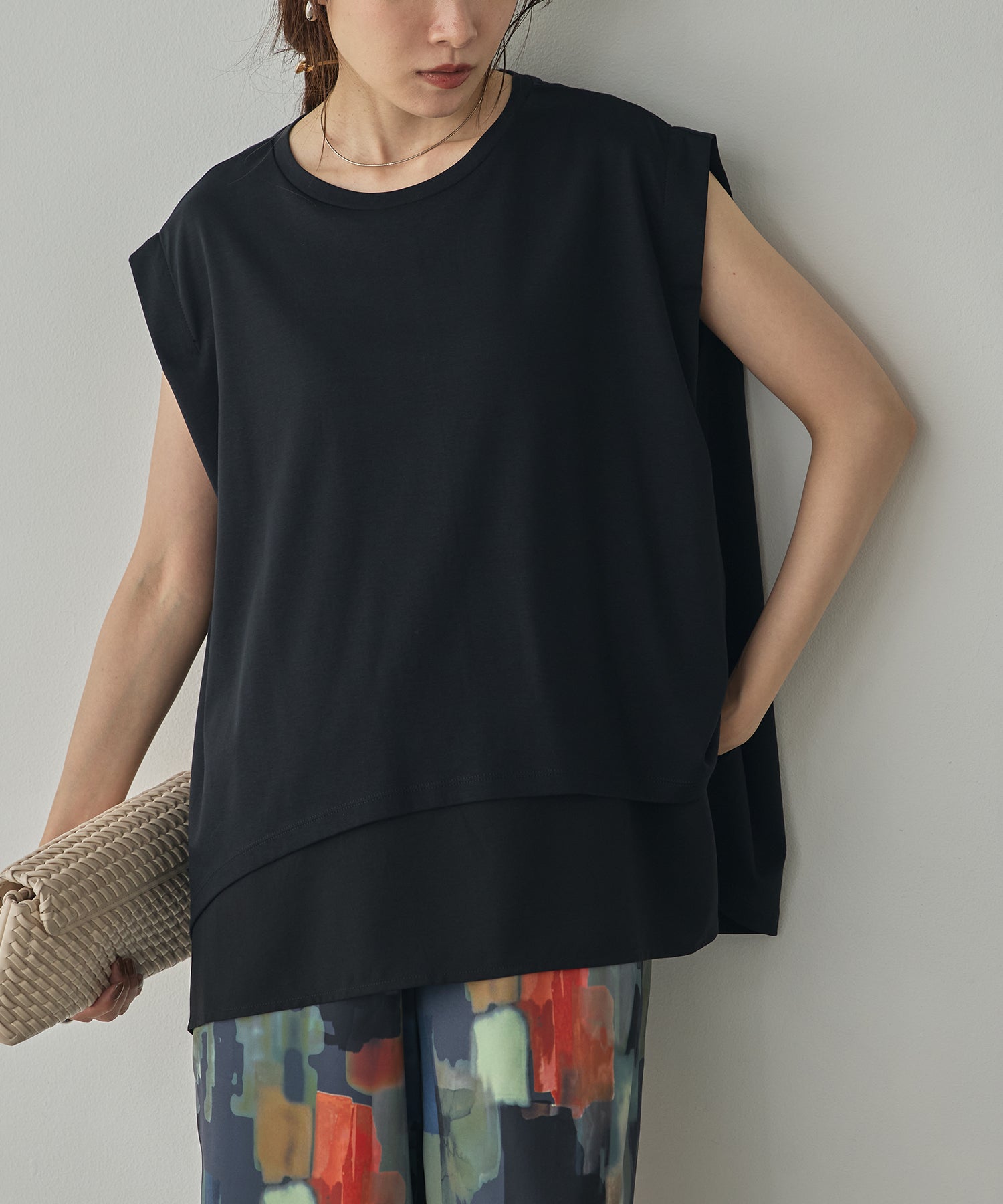 COMPACT SMOOTH LAYERED SLEEVELESS TOPS