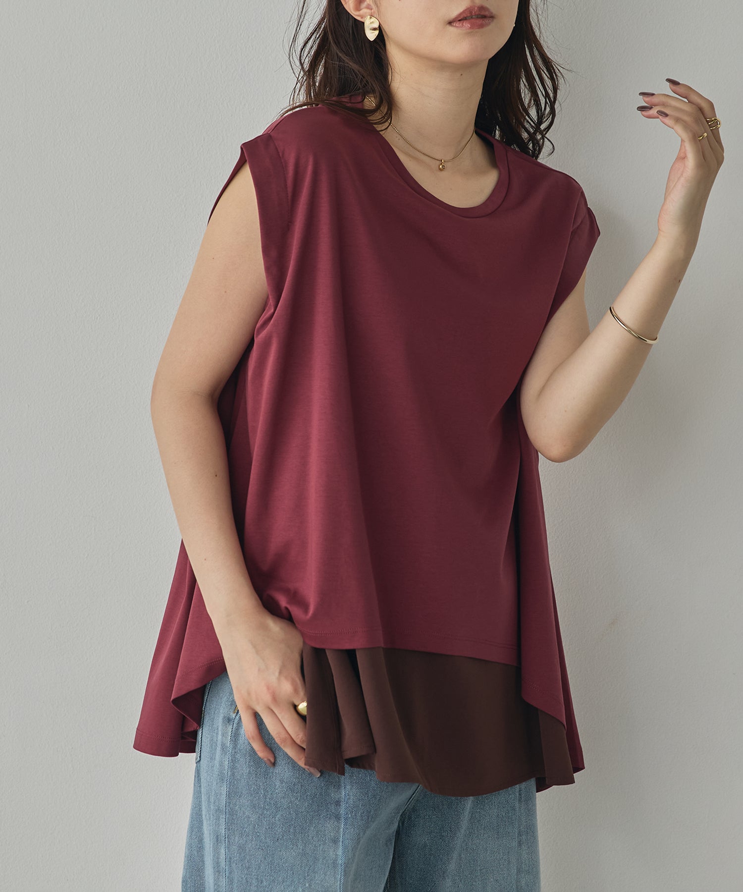 COMPACT SMOOTH LAYERED SLEEVELESS TOPS