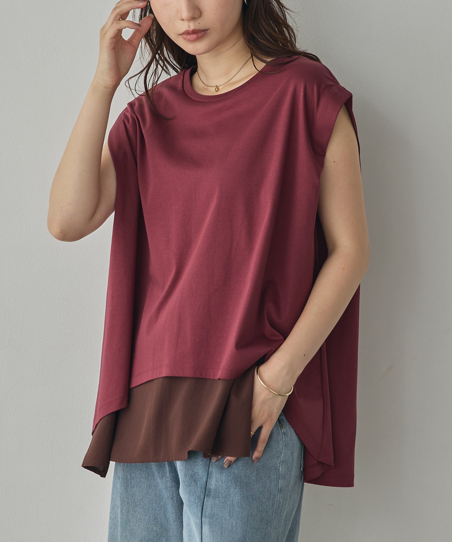 COMPACT SMOOTH LAYERED SLEEVELESS TOPS