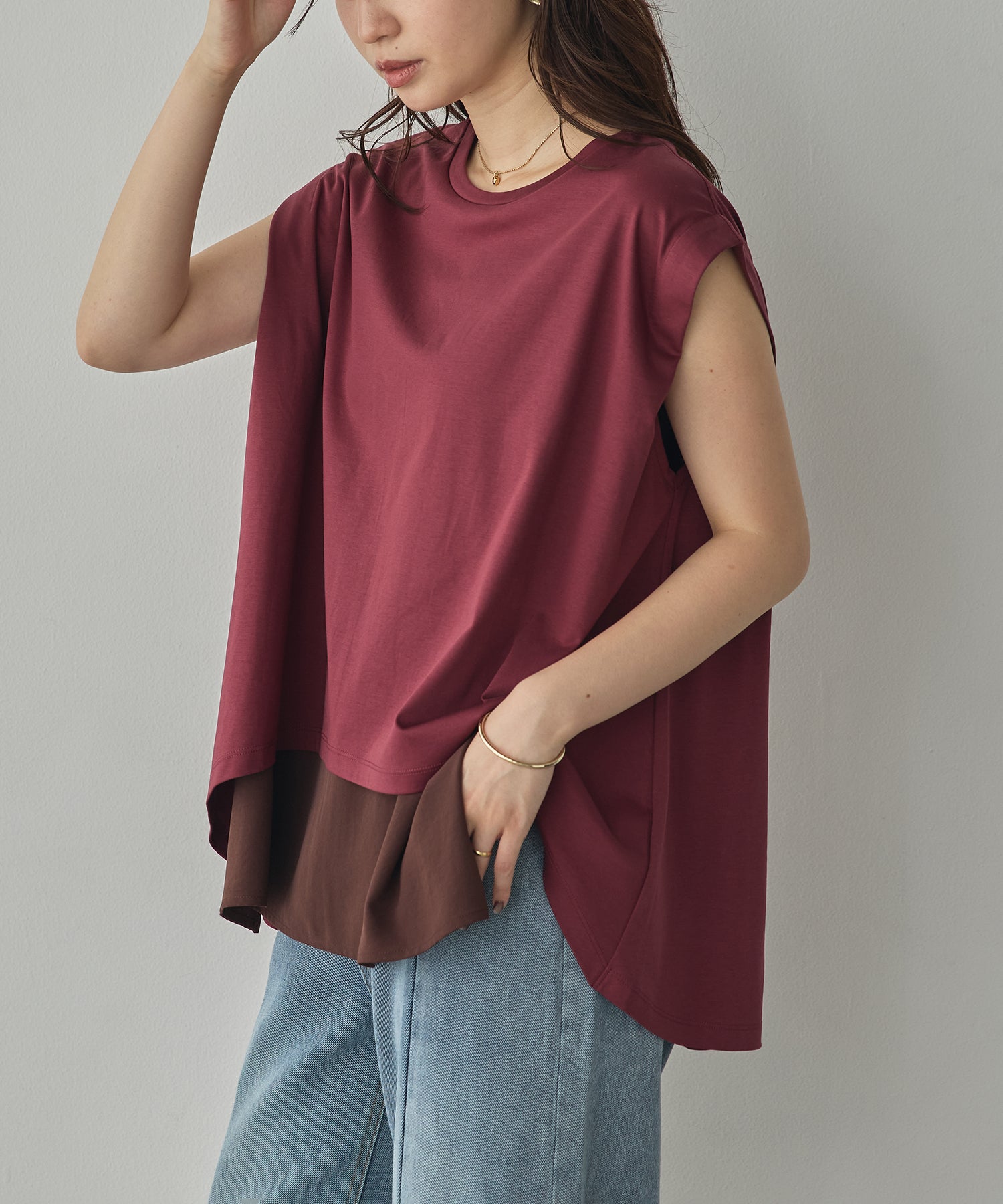 COMPACT SMOOTH LAYERED SLEEVELESS TOPS