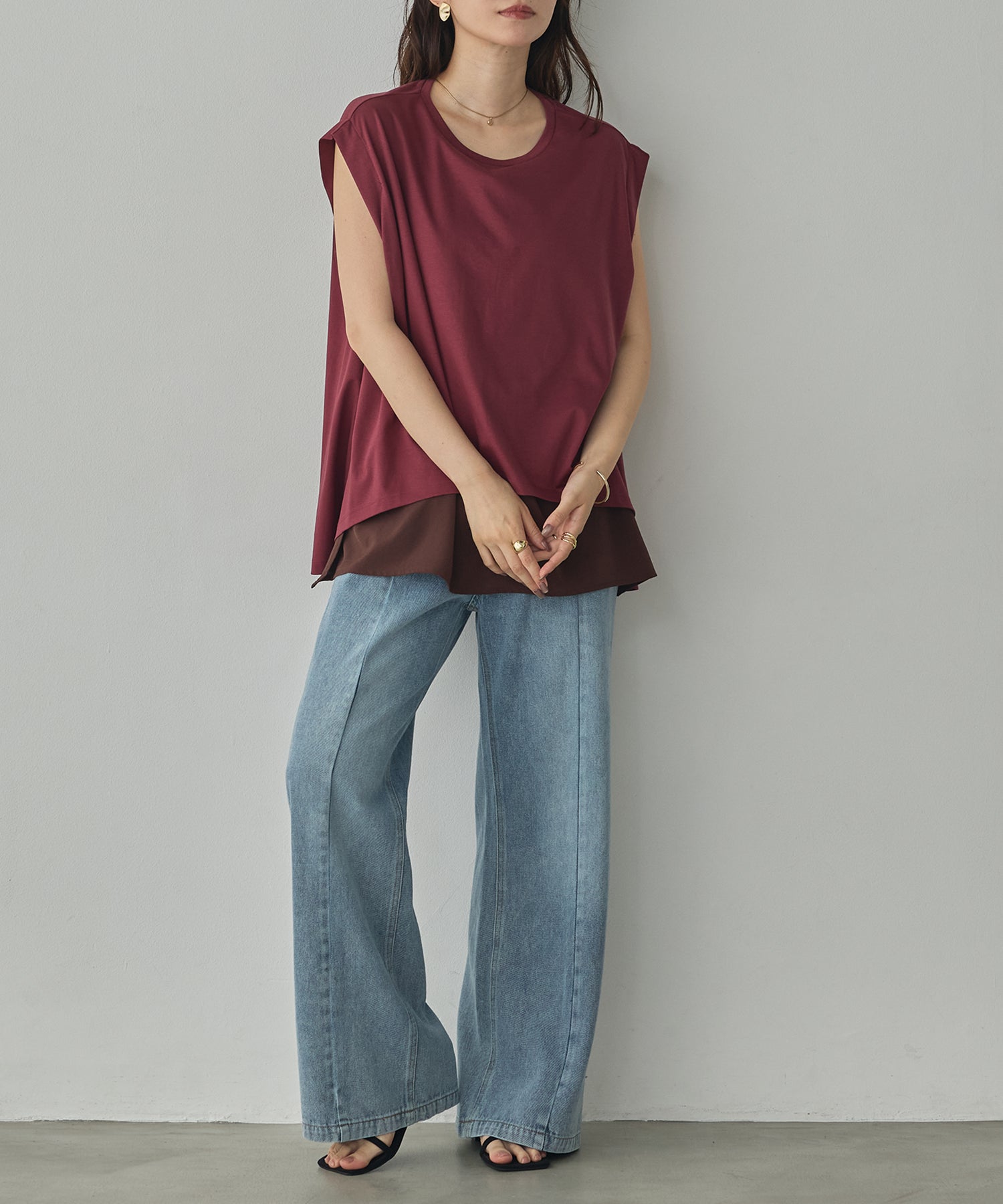 COMPACT SMOOTH LAYERED SLEEVELESS TOPS