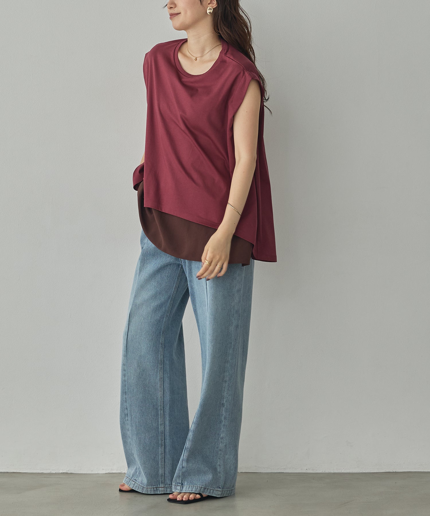 COMPACT SMOOTH LAYERED SLEEVELESS TOPS