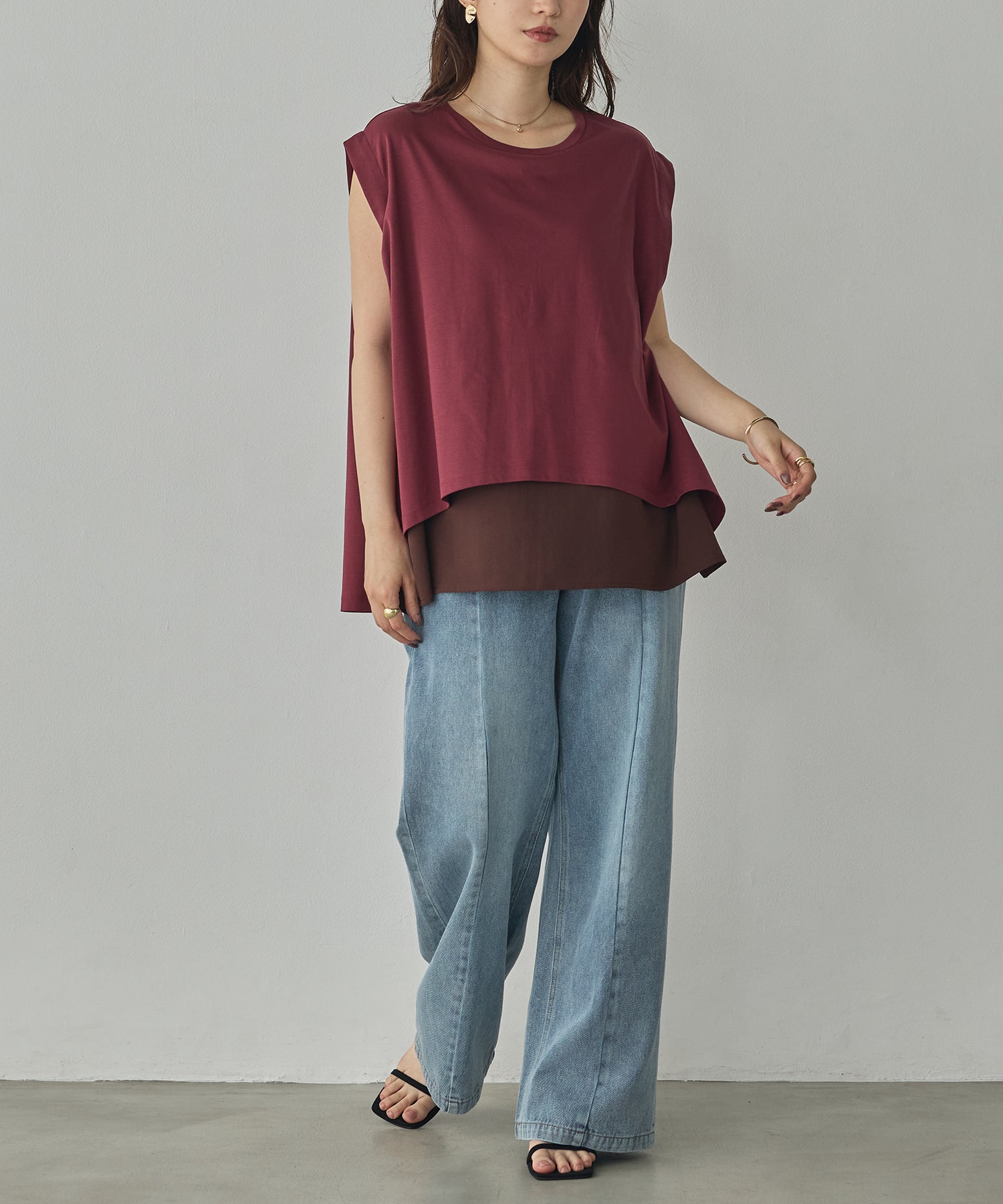 COMPACT SMOOTH LAYERED SLEEVELESS TOPS