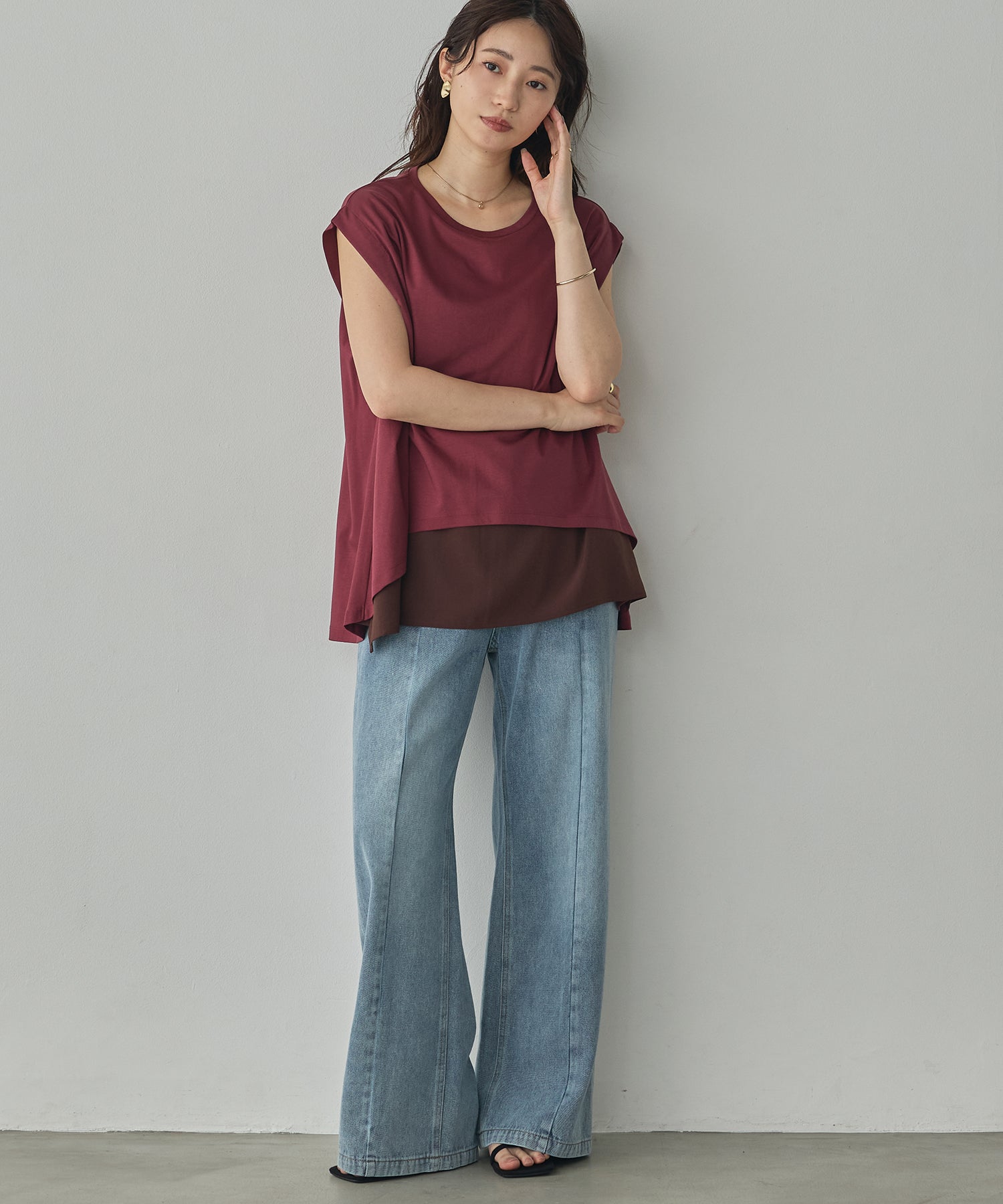 COMPACT SMOOTH LAYERED SLEEVELESS TOPS