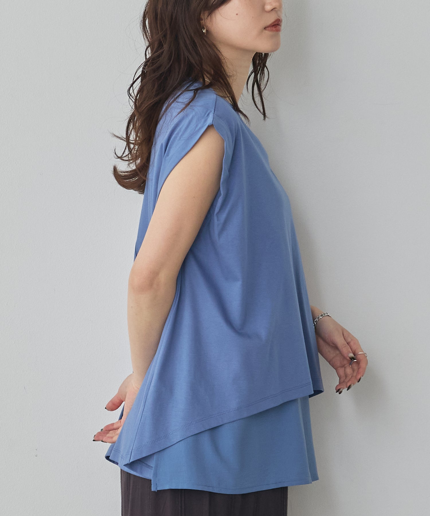 COMPACT SMOOTH LAYERED SLEEVELESS TOPS