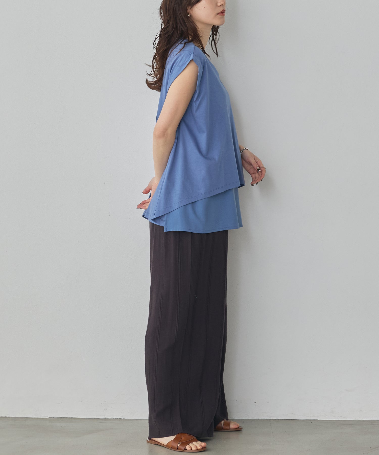 COMPACT SMOOTH LAYERED SLEEVELESS TOPS