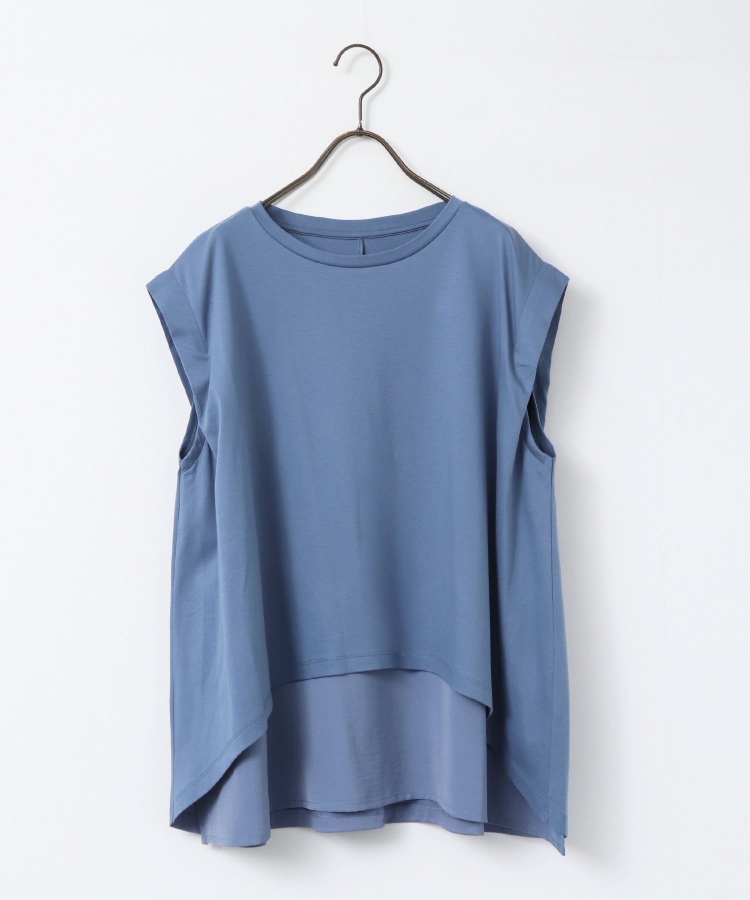 COMPACT SMOOTH LAYERED SLEEVELESS TOPS