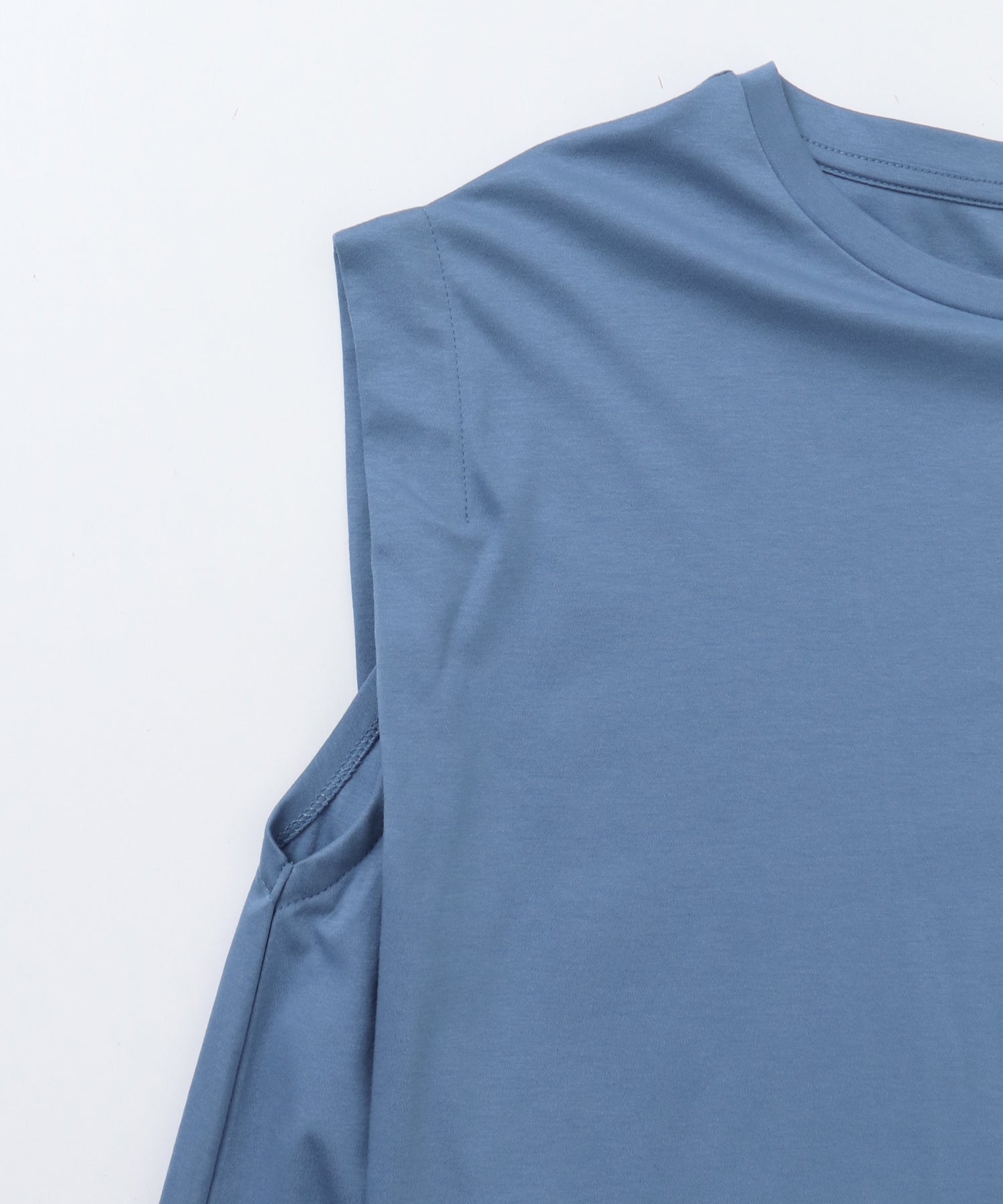 COMPACT SMOOTH LAYERED SLEEVELESS TOPS