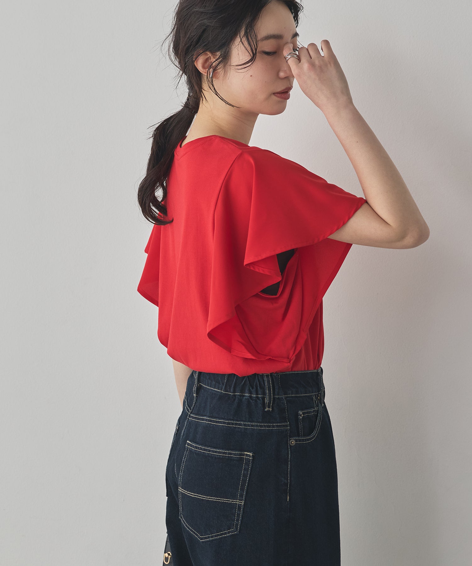 FRILLED-SLEEVE LOGO T-SHIRT