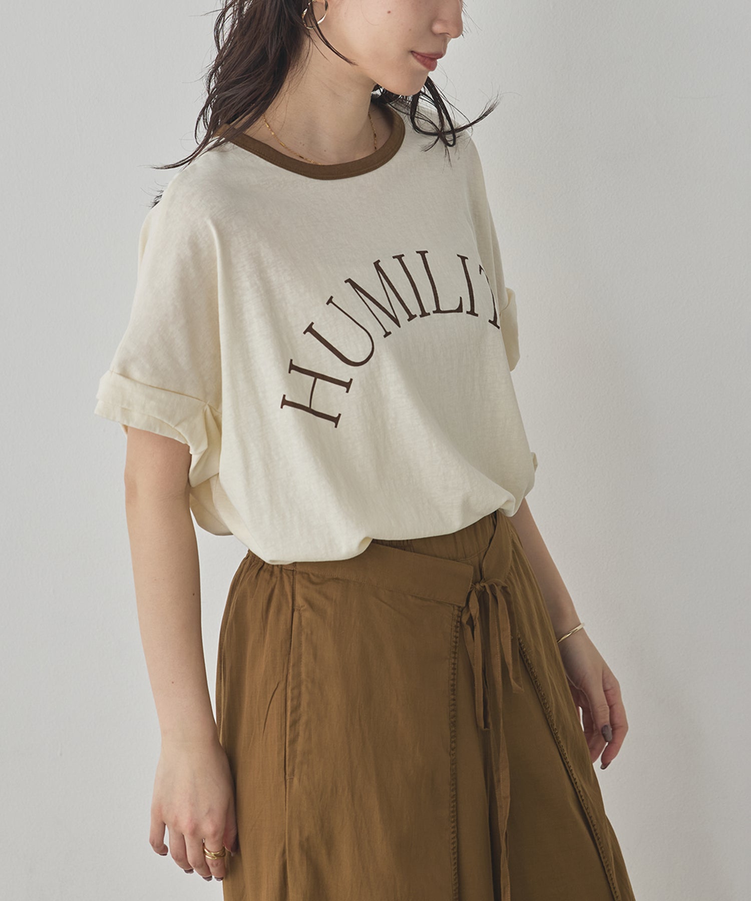 NECK COLOR-BLOCK LOGO T-SHIRT