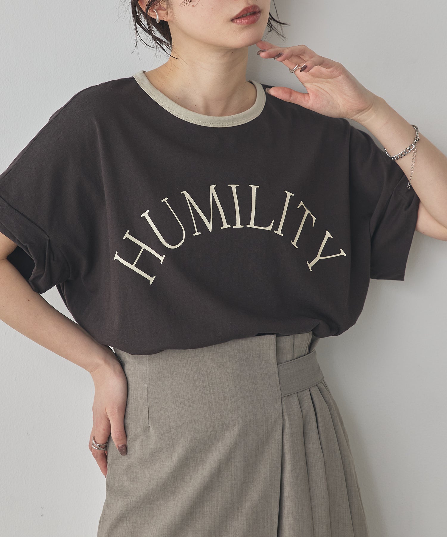 [PRE-ORDER]NECK COLOR-BLOCK LOGO T-SHIRT