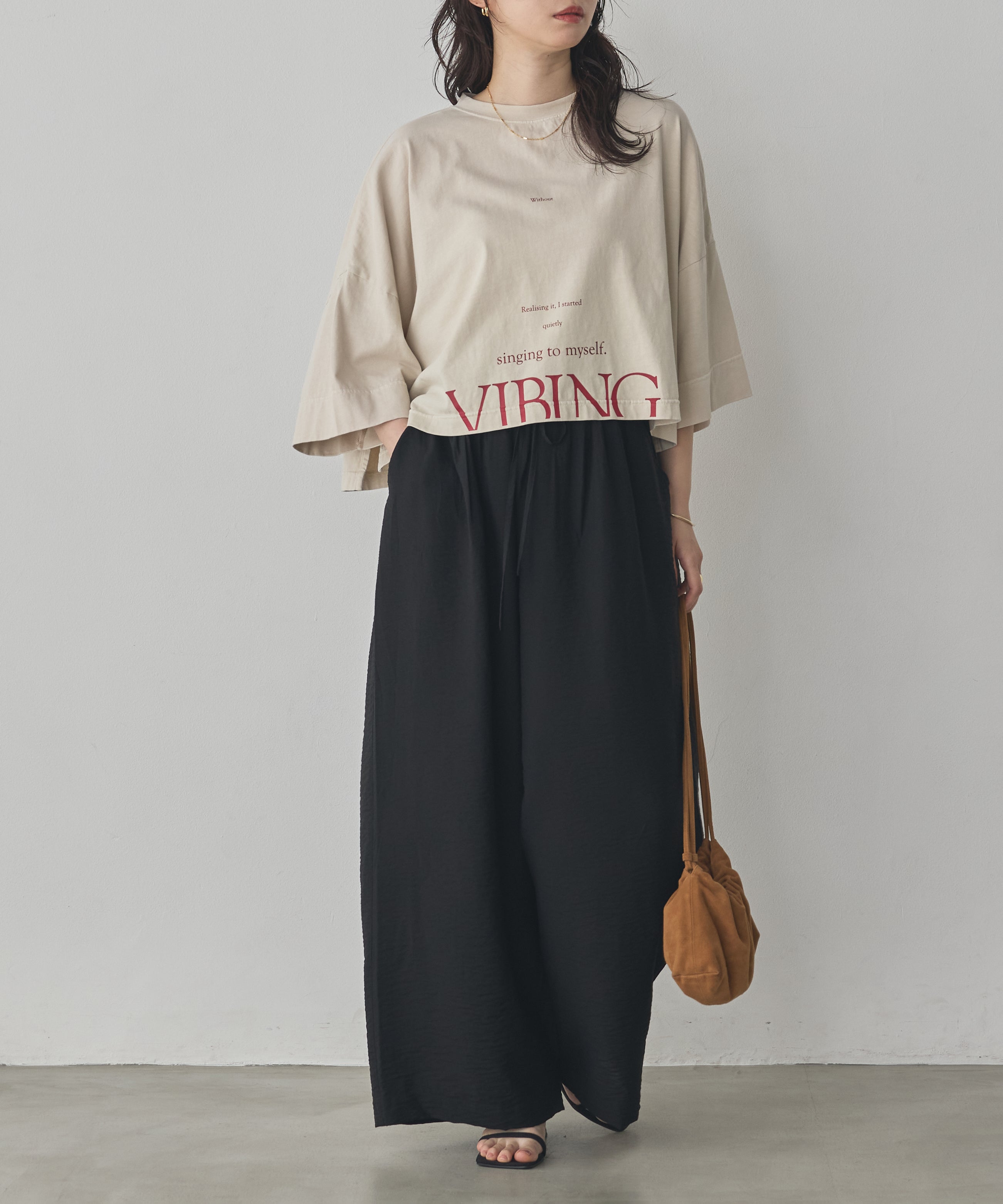 WIDE SHORT LOGO T-SHIRT