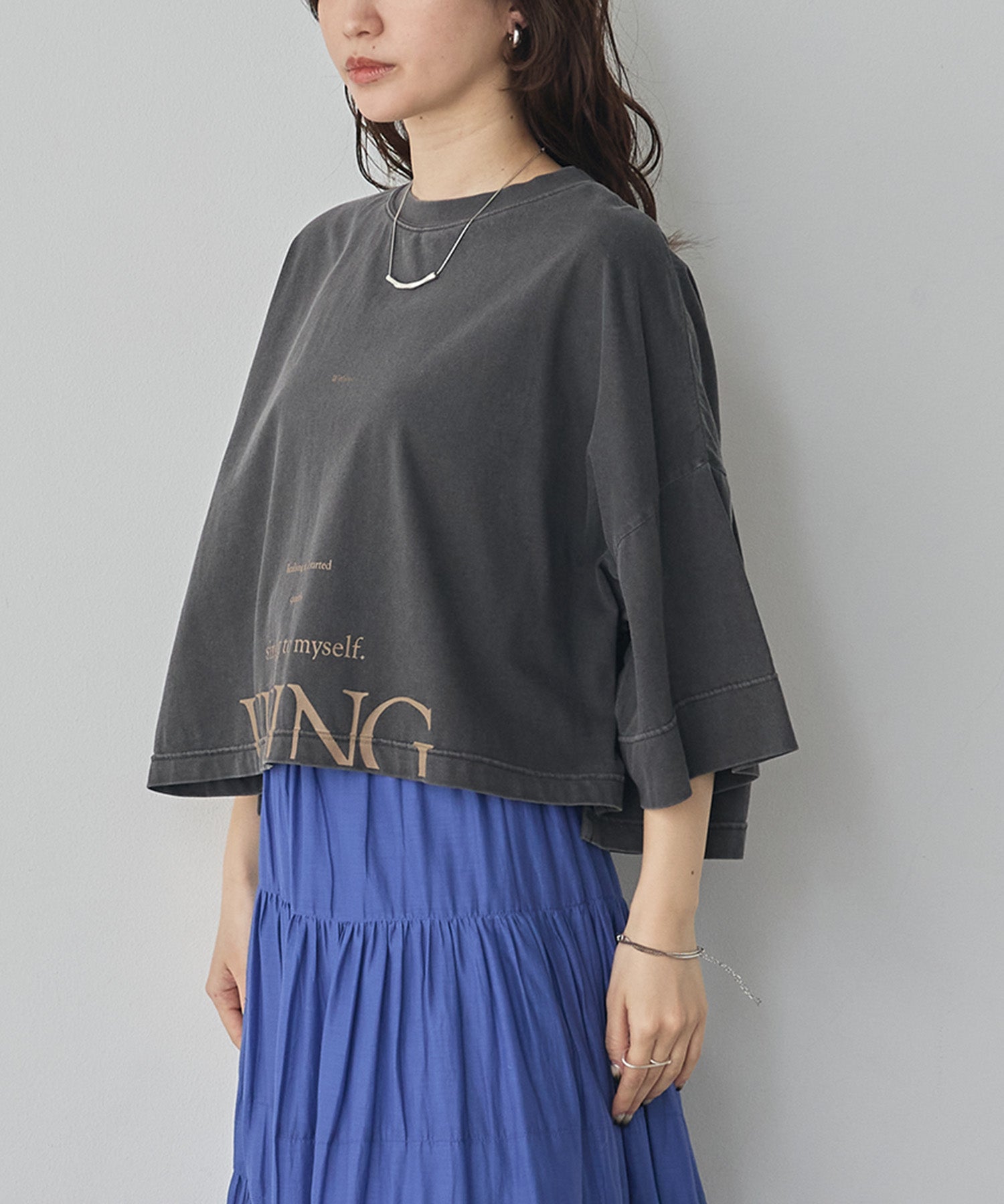 WIDE SHORT LOGO T-SHIRT